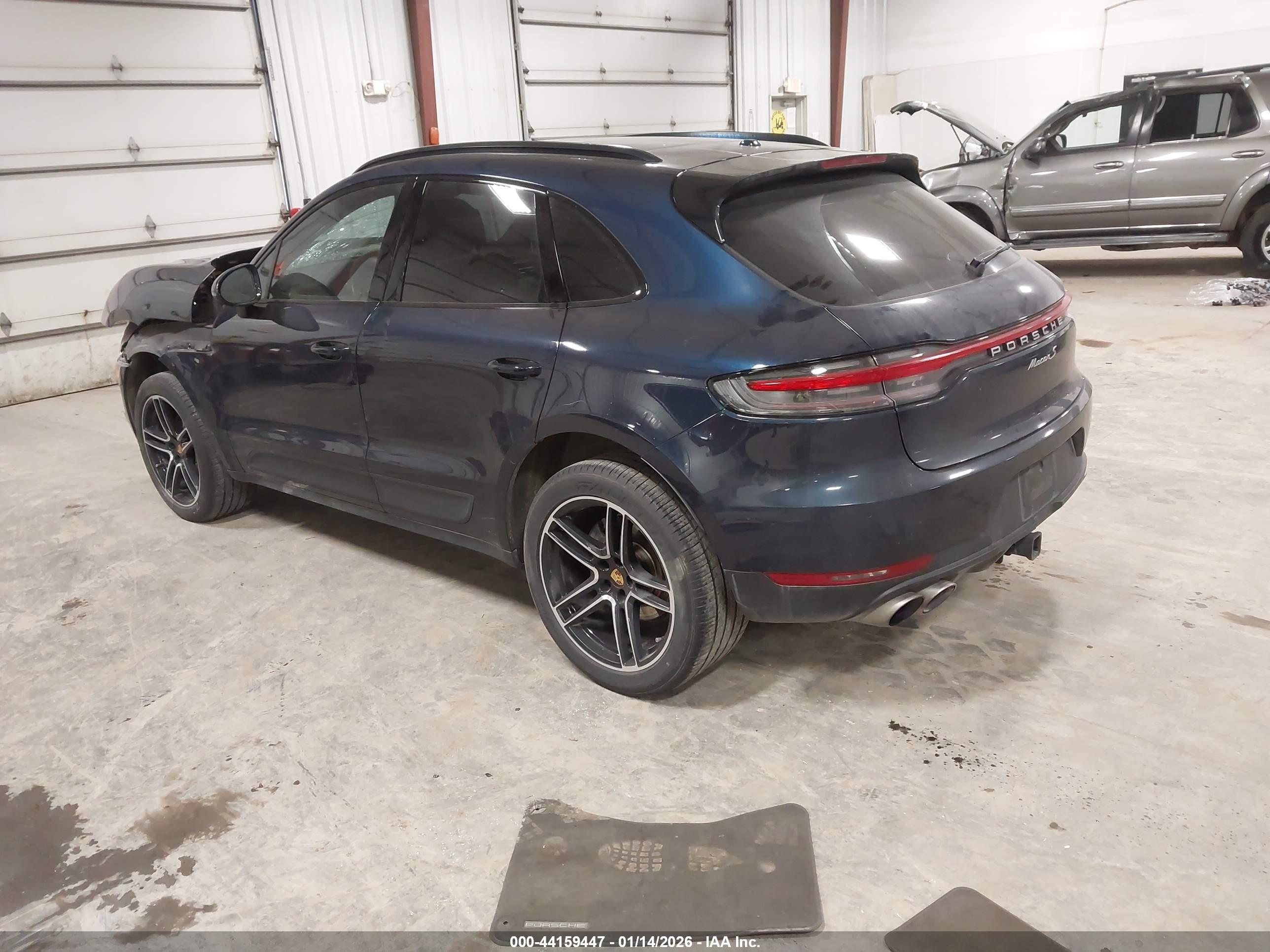 PORSCHE MACAN image 3