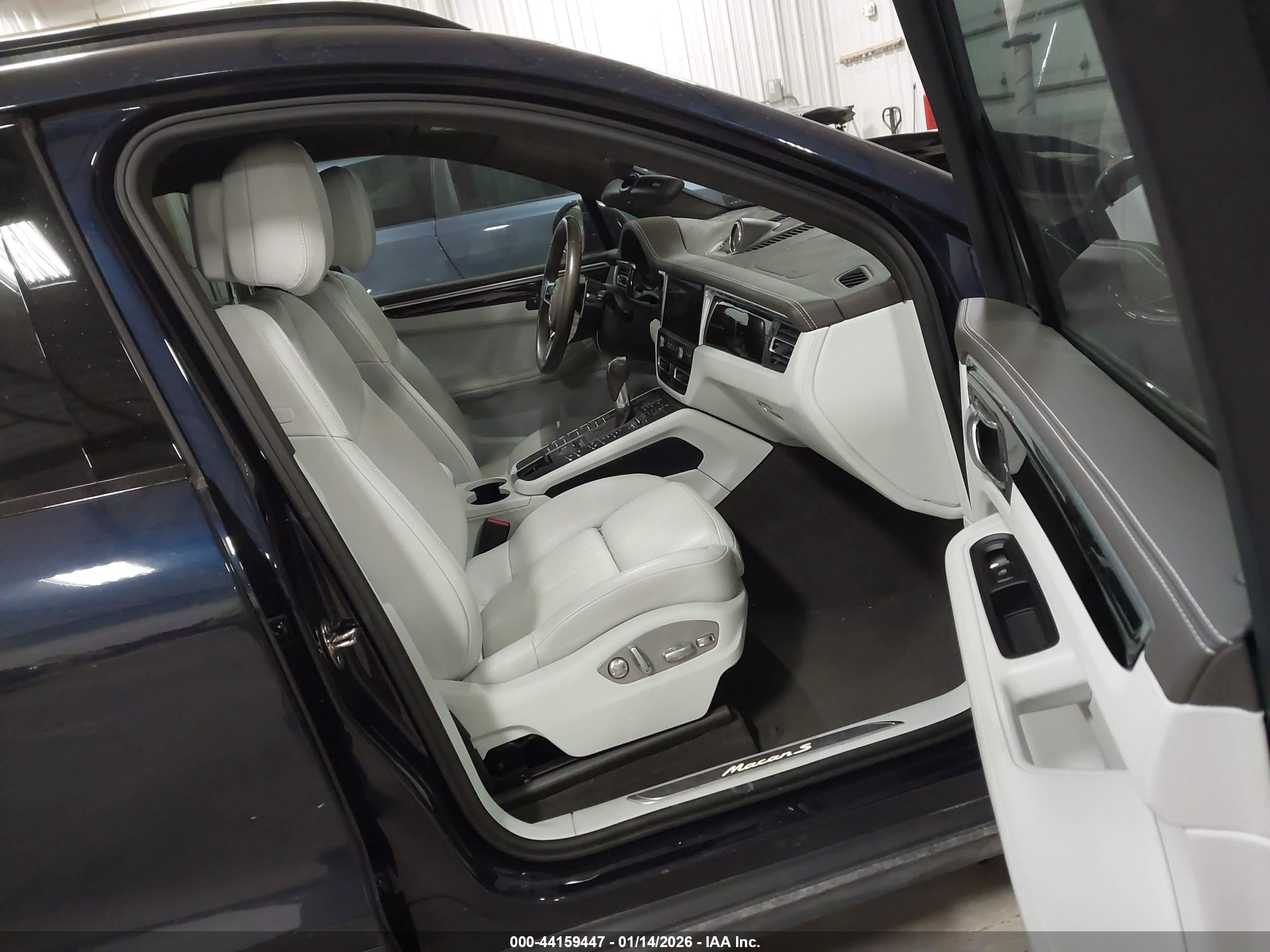 PORSCHE MACAN image 5