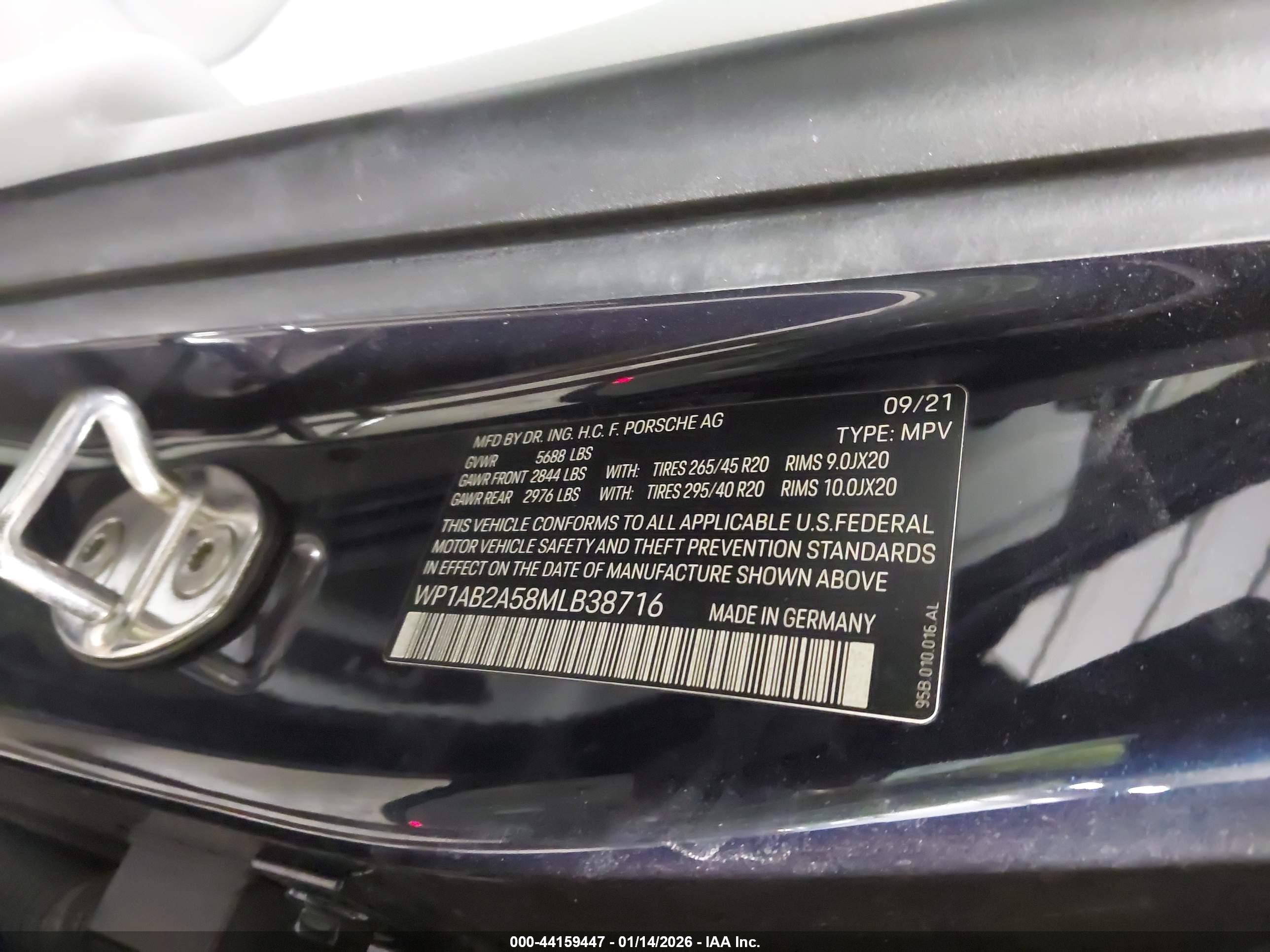 PORSCHE MACAN image 9