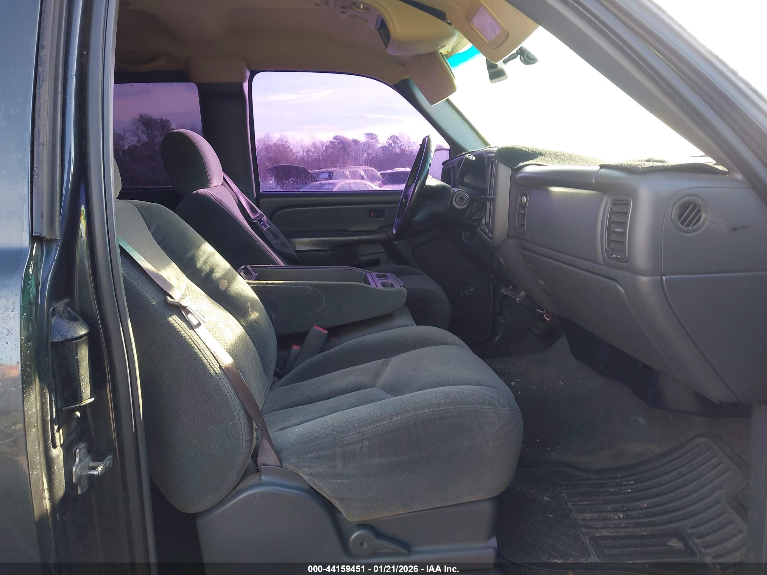 CHEVROLET SILVERADO image 5