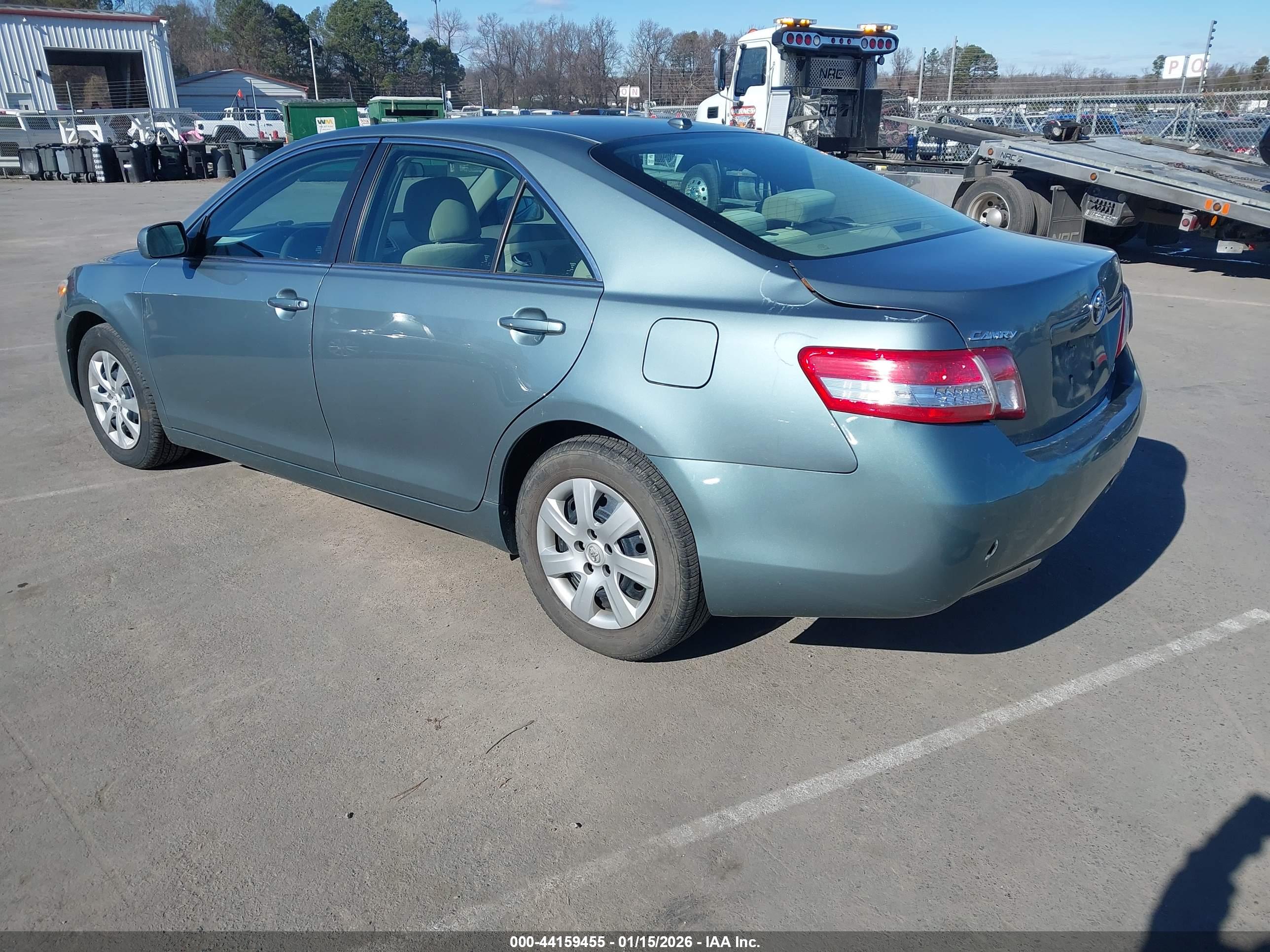 TOYOTA CAMRY image 3
