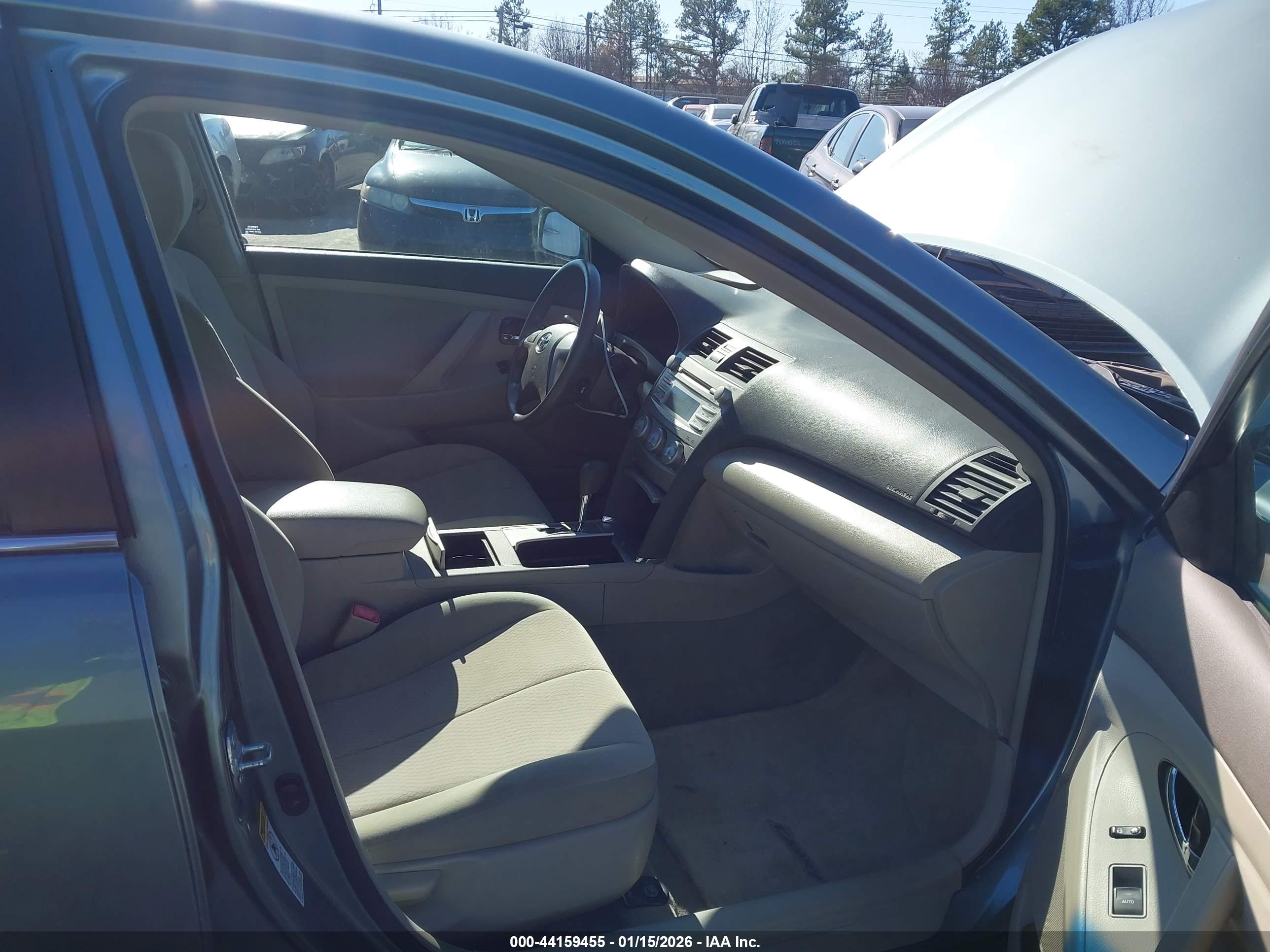 TOYOTA CAMRY image 5