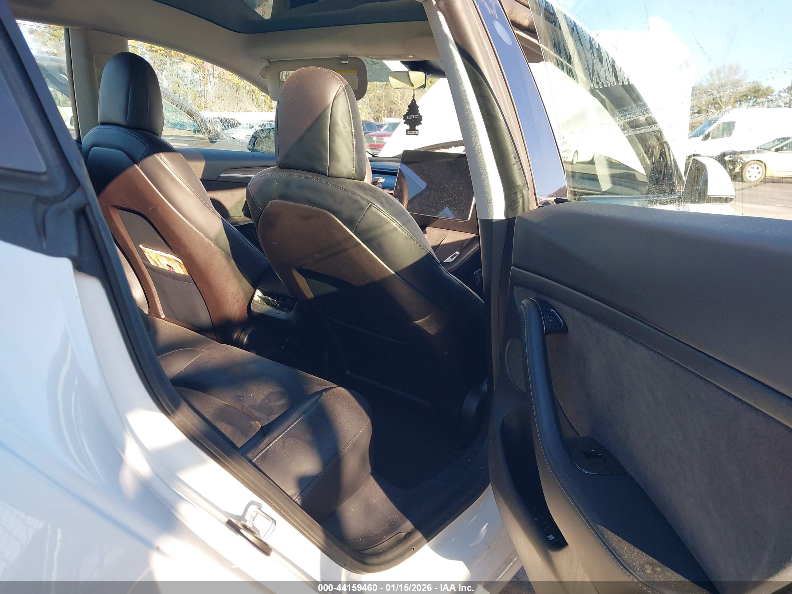 TESLA MODEL image 8