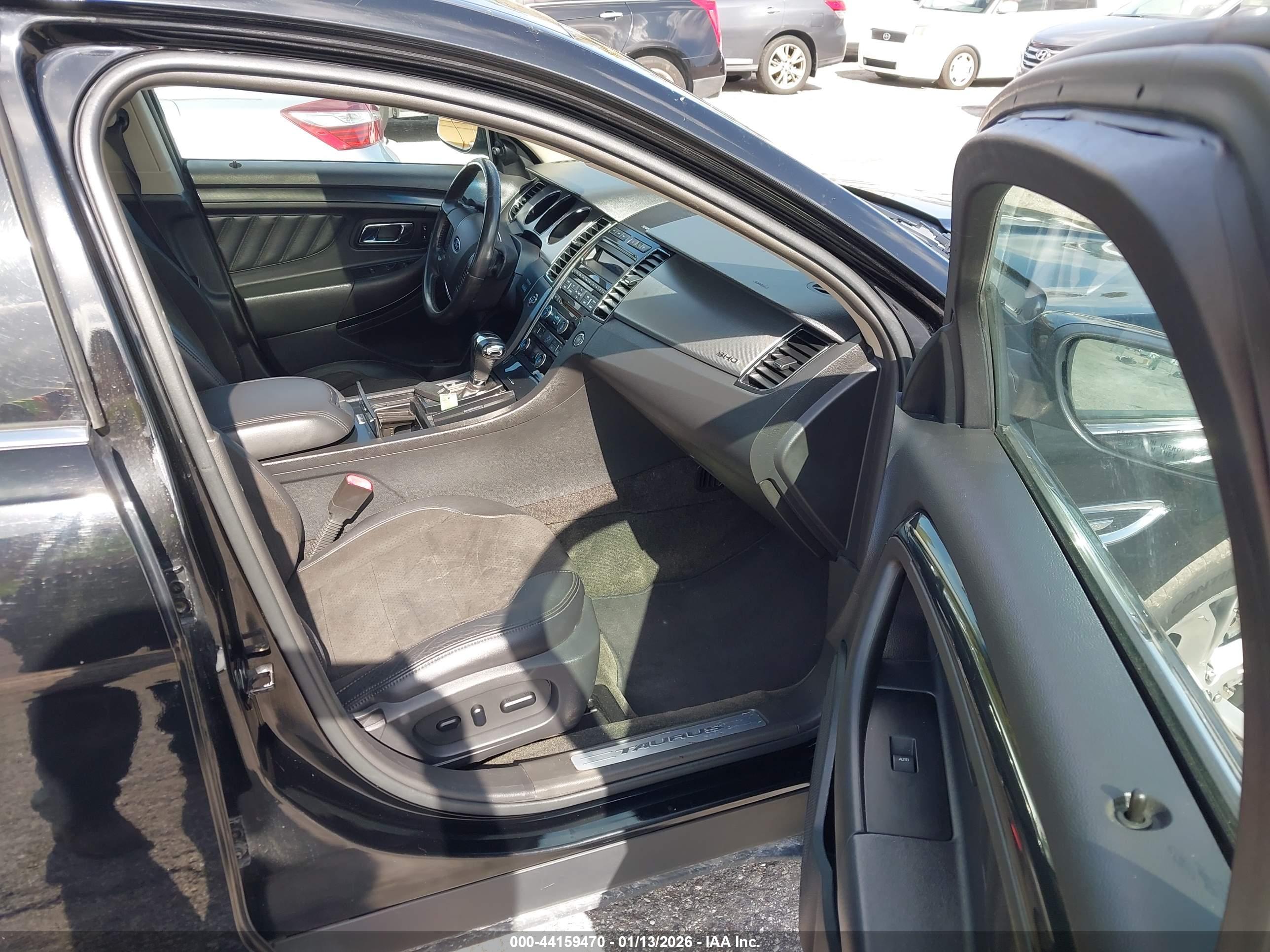 FORD TAURUS image 5