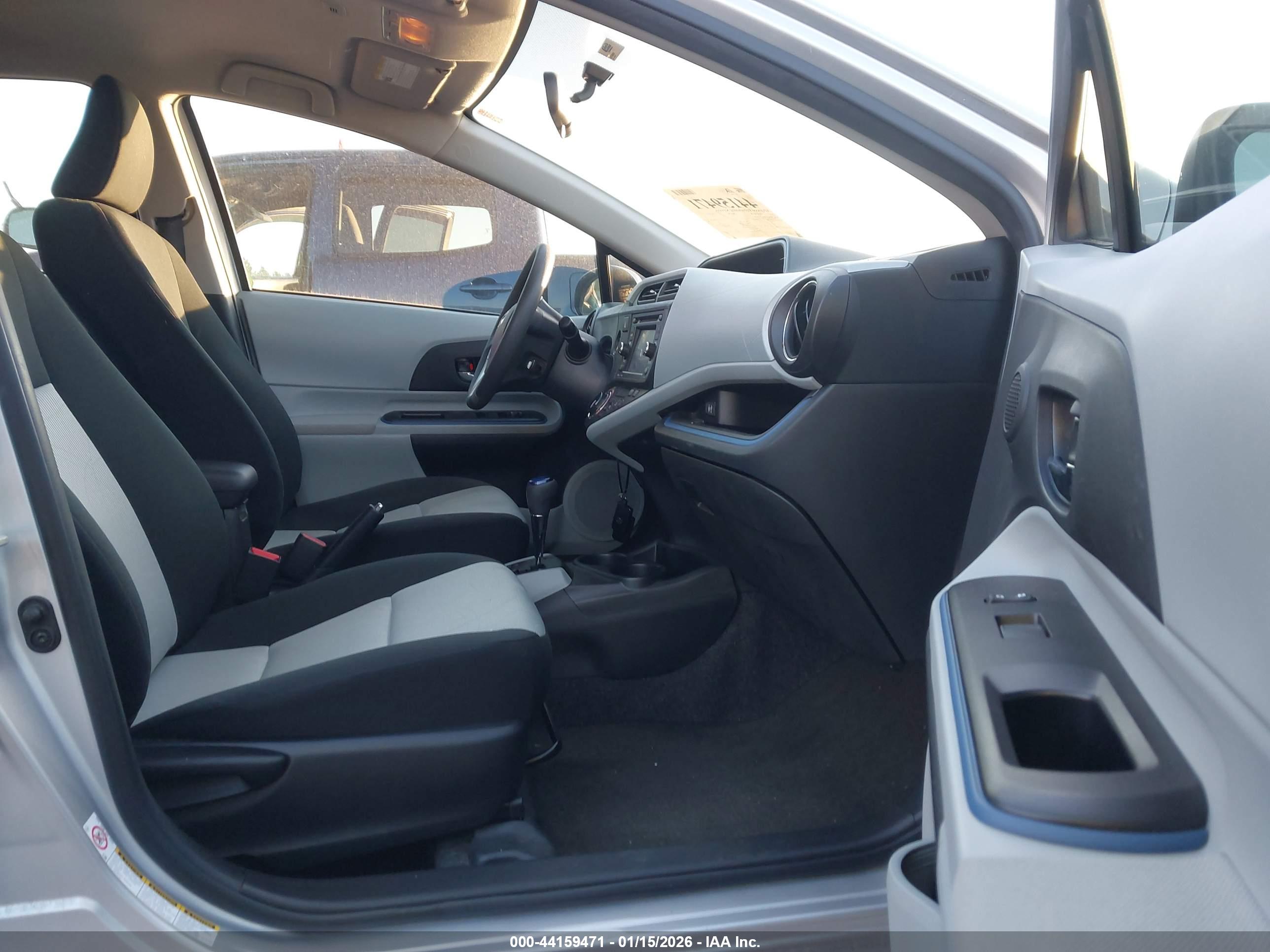 TOYOTA PRIUS image 5