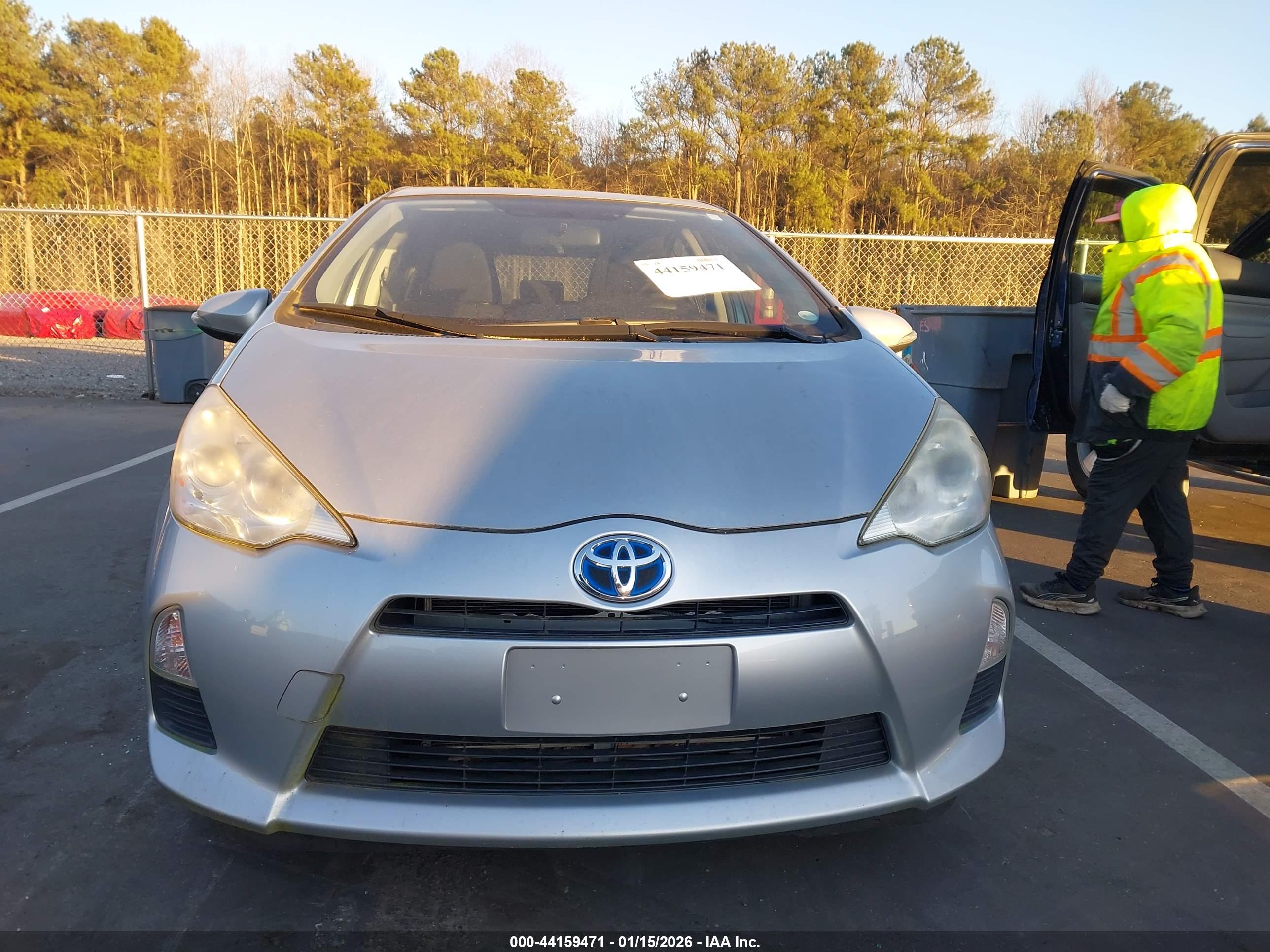 TOYOTA PRIUS image 6