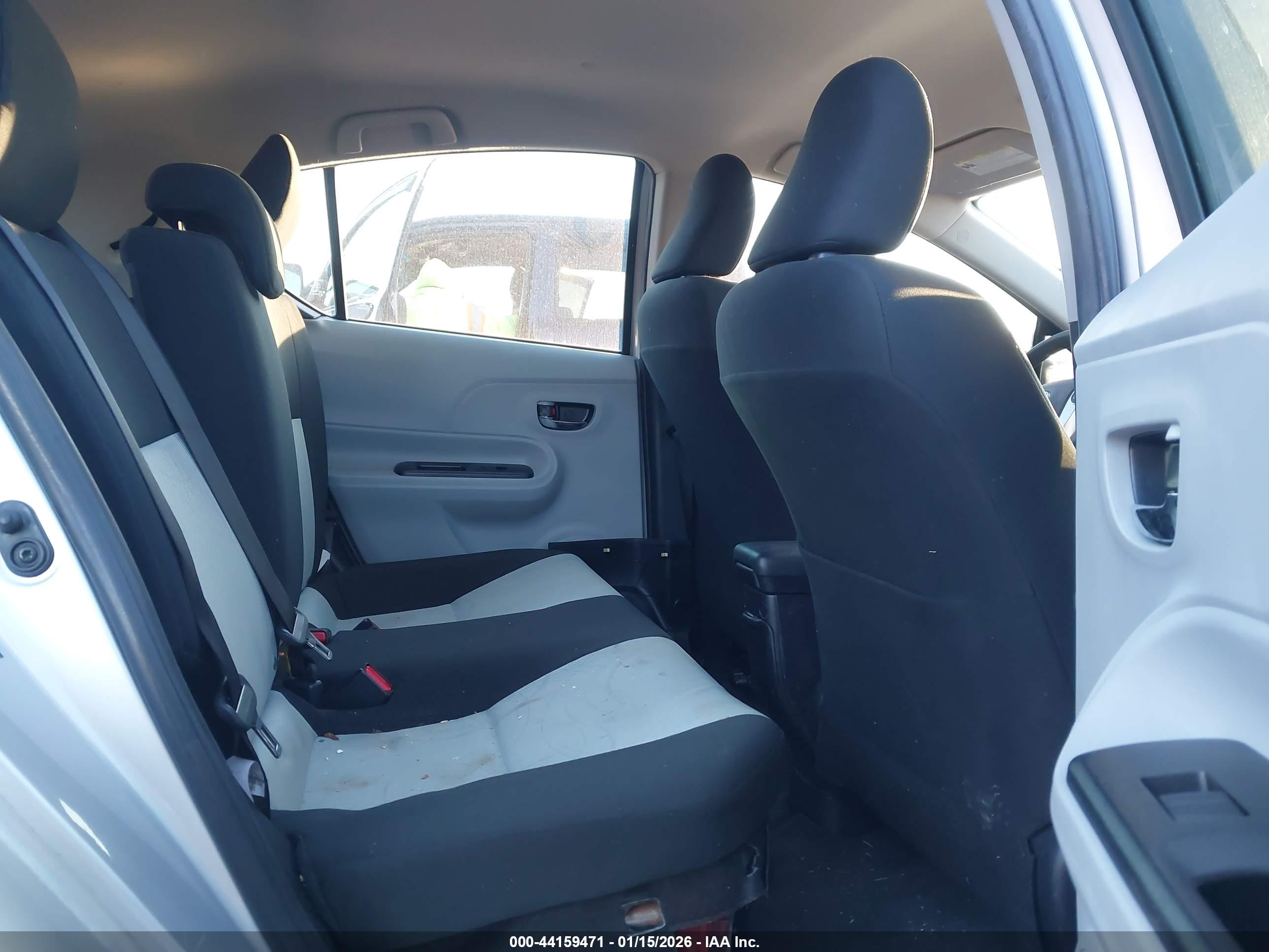 TOYOTA PRIUS image 8