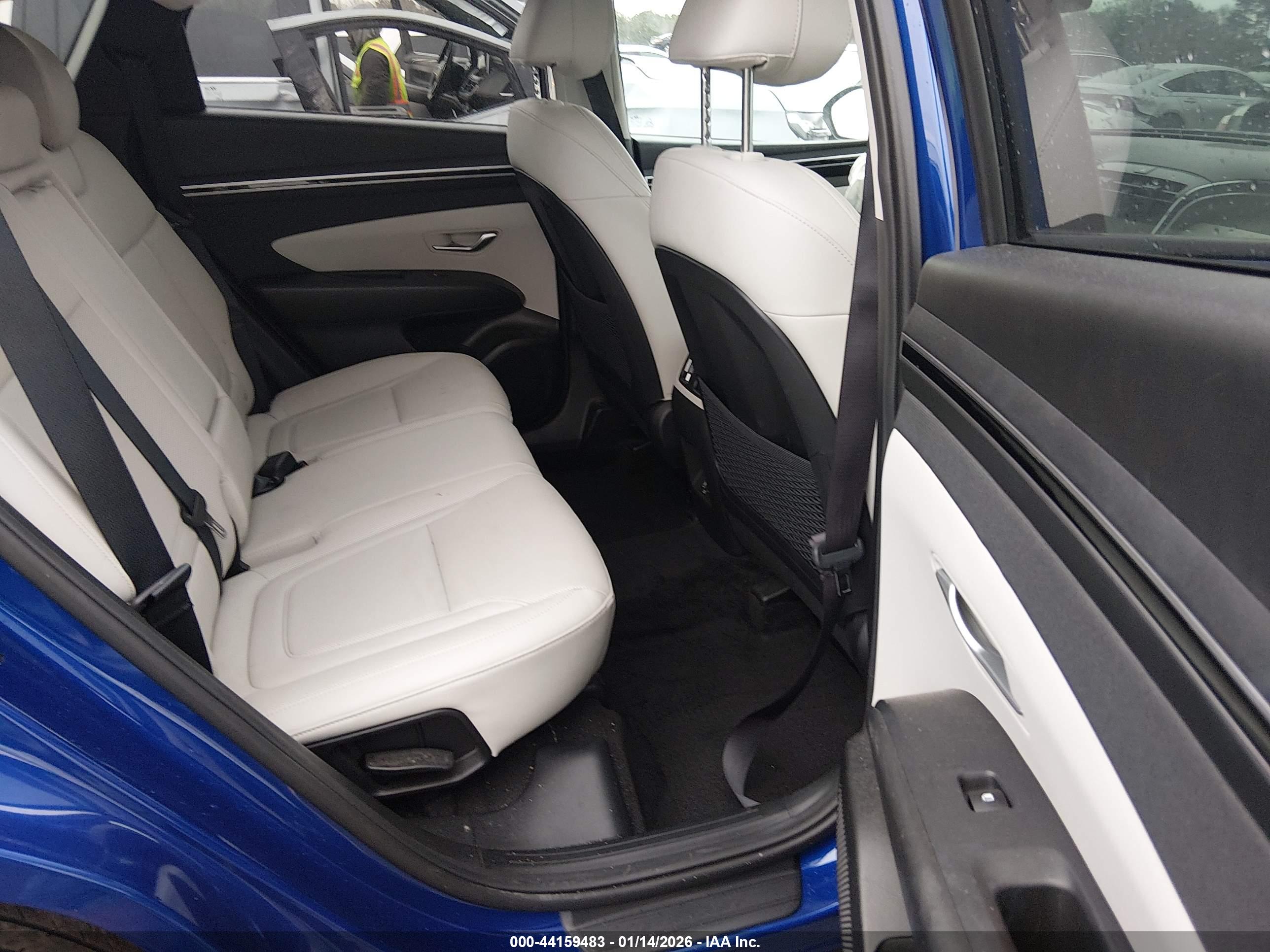 HYUNDAI TUCSON image 8