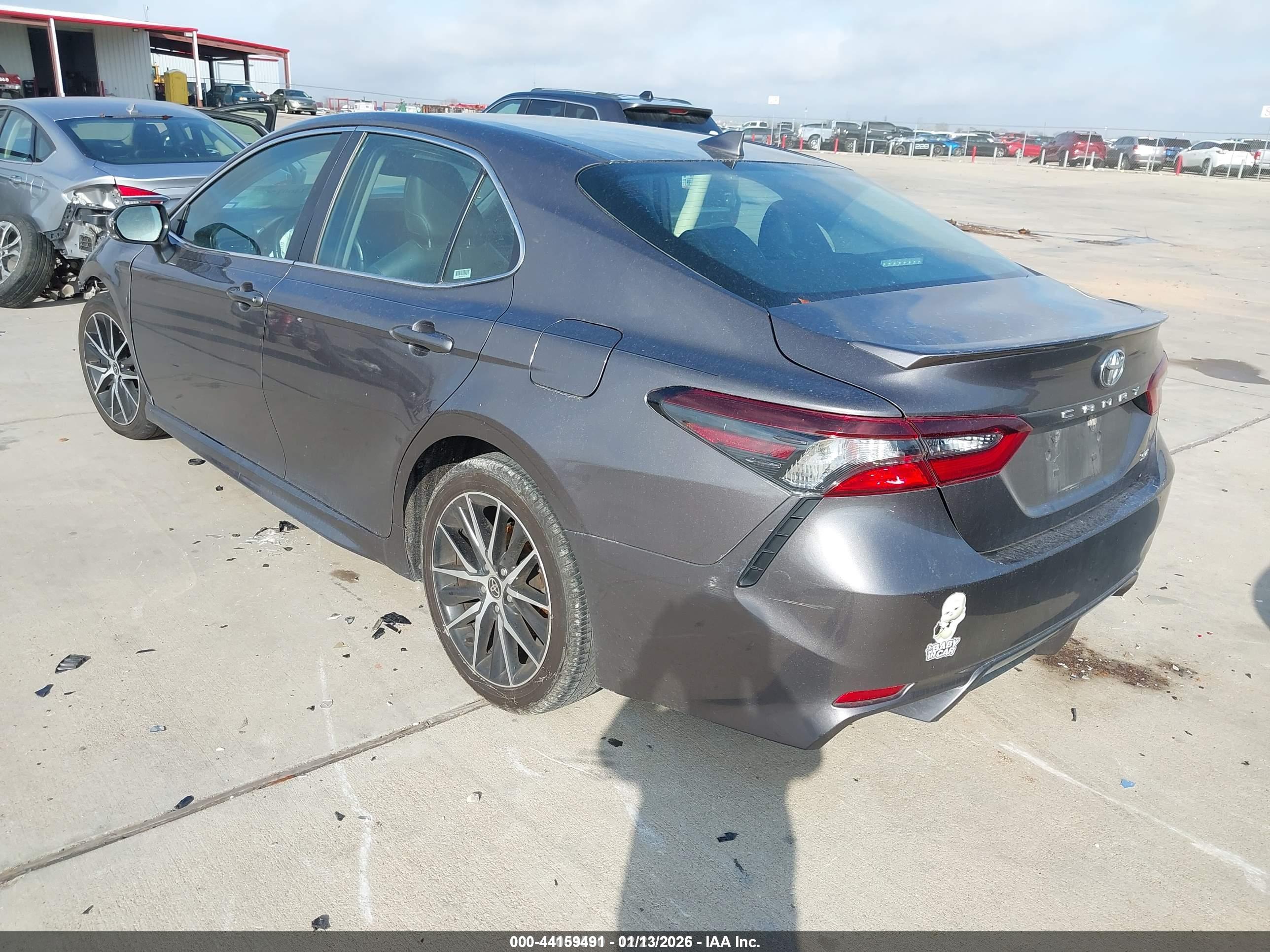 TOYOTA CAMRY image 3