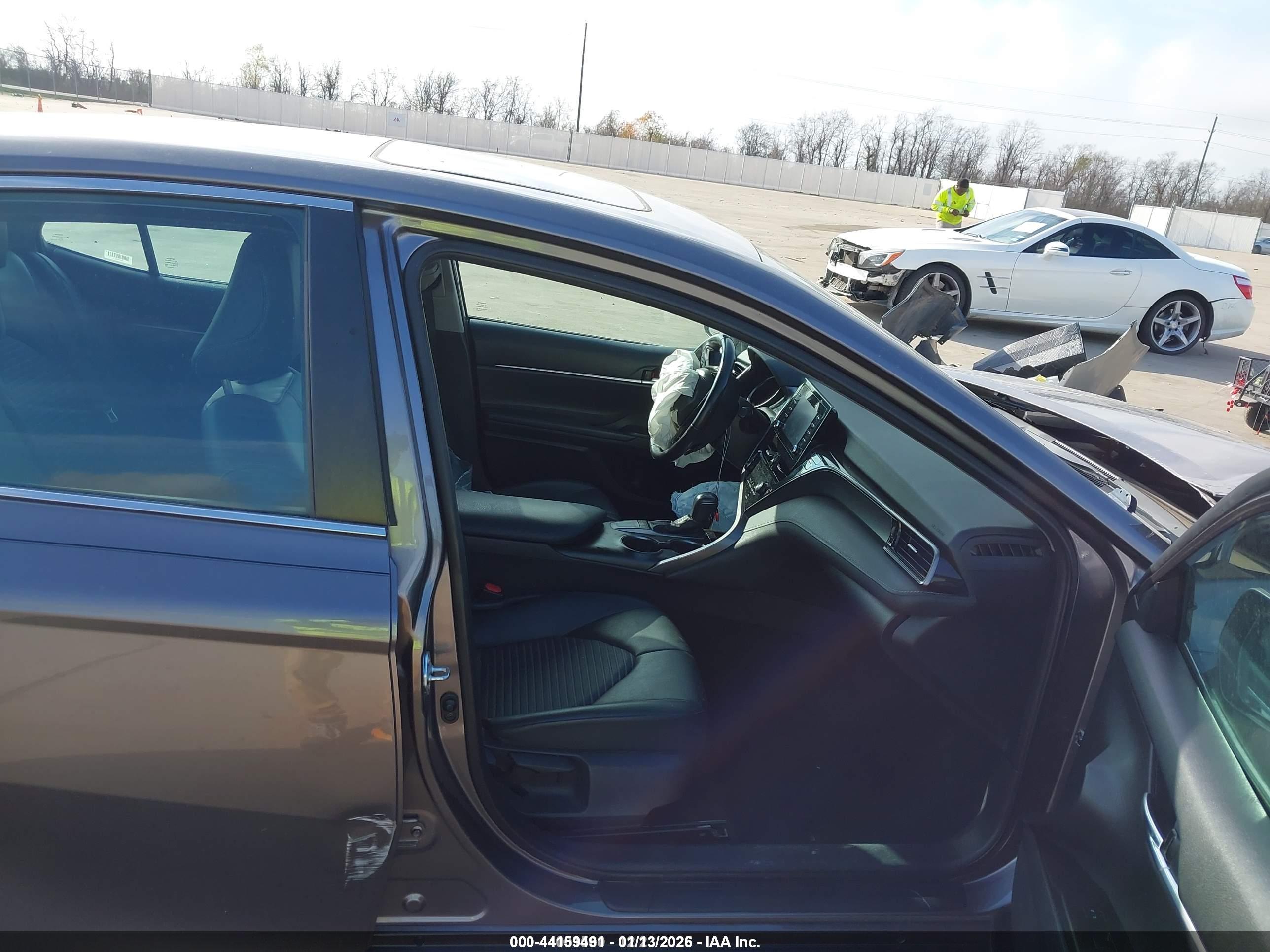 TOYOTA CAMRY image 5
