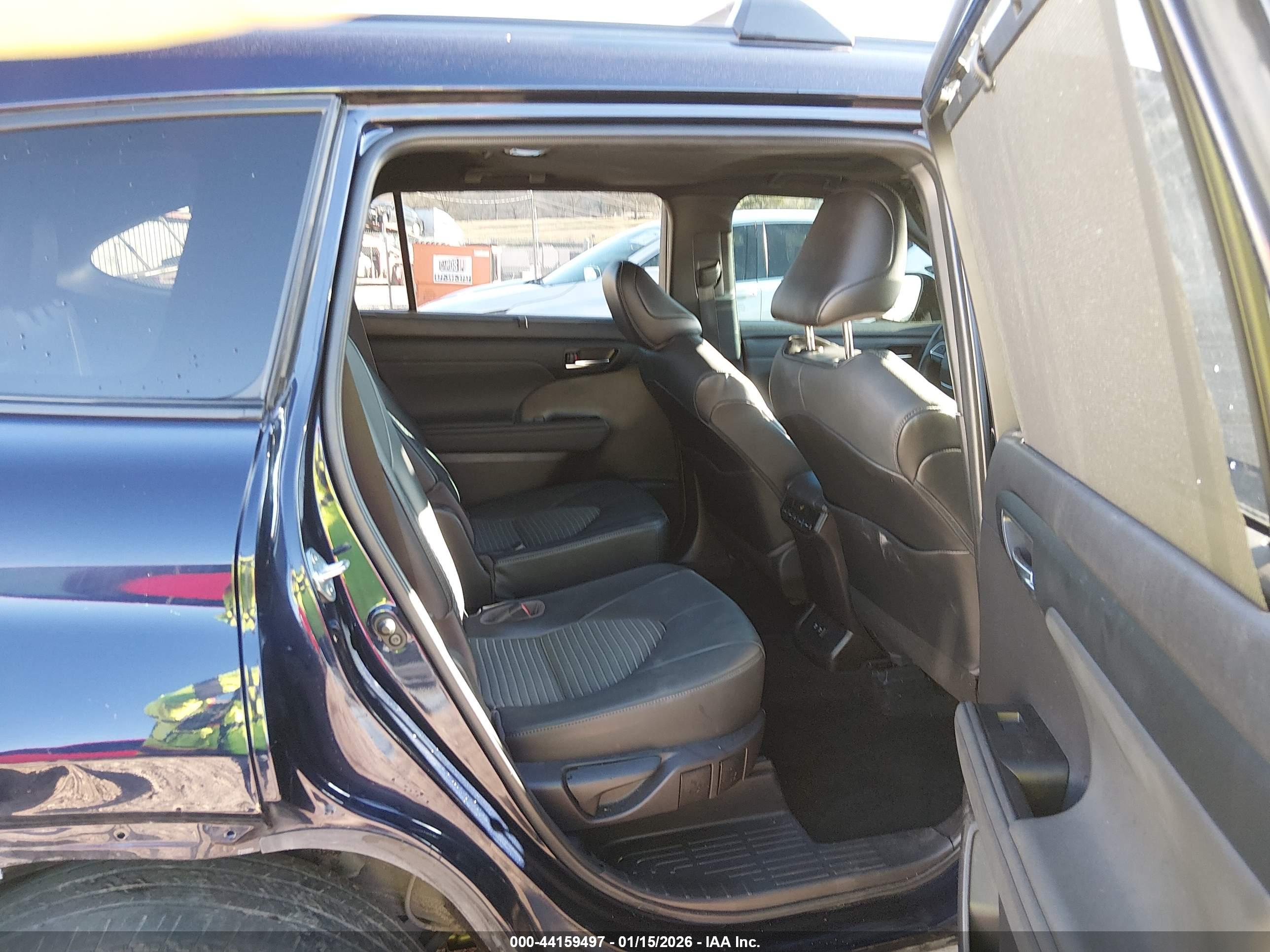 TOYOTA HIGHLANDER image 8