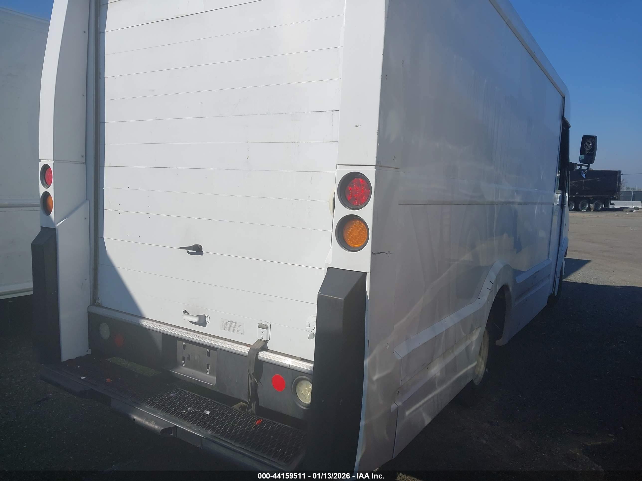 ISUZU NPR image 4
