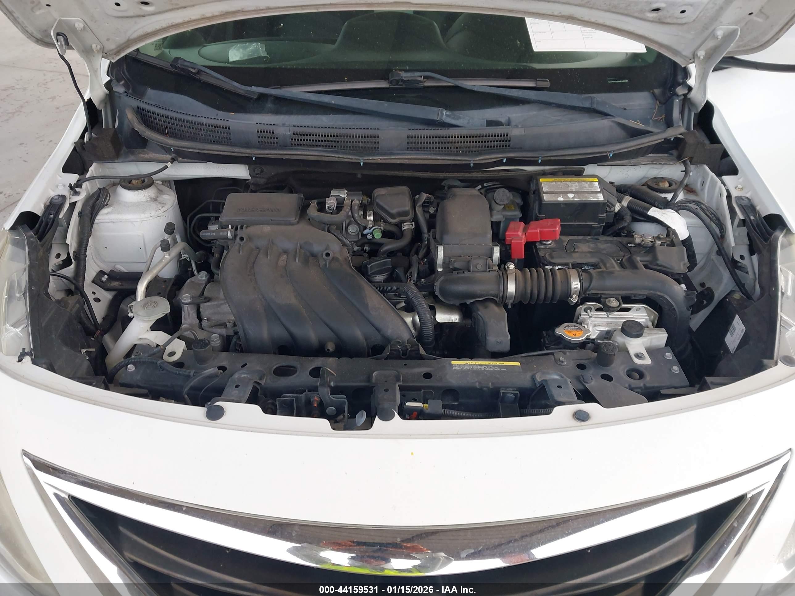 NISSAN VERSA image 10