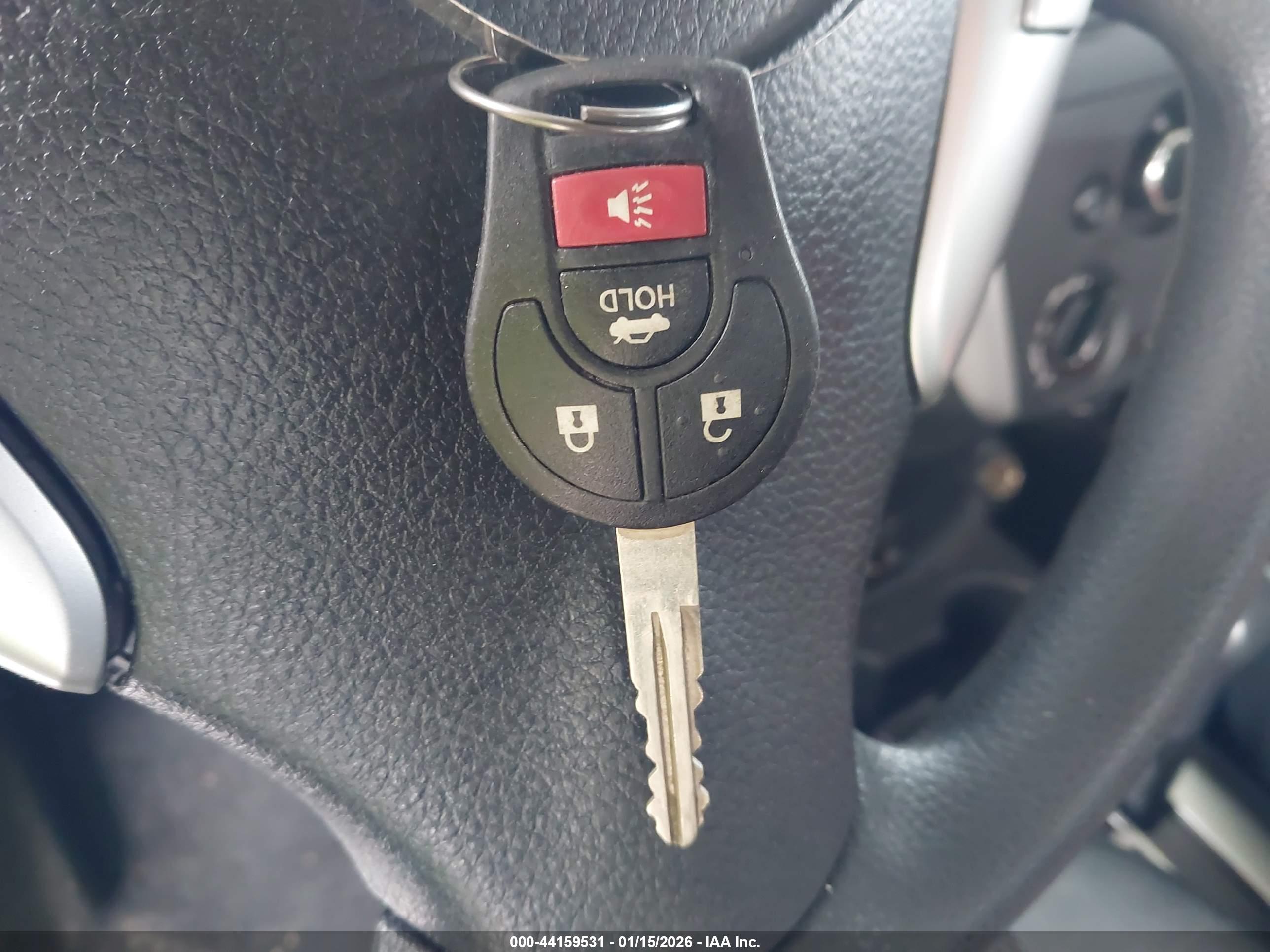 NISSAN VERSA image 11