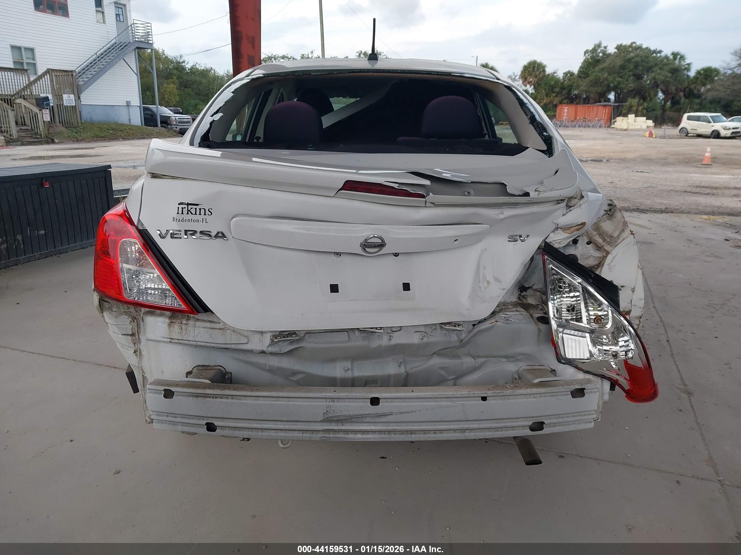 NISSAN VERSA image 6