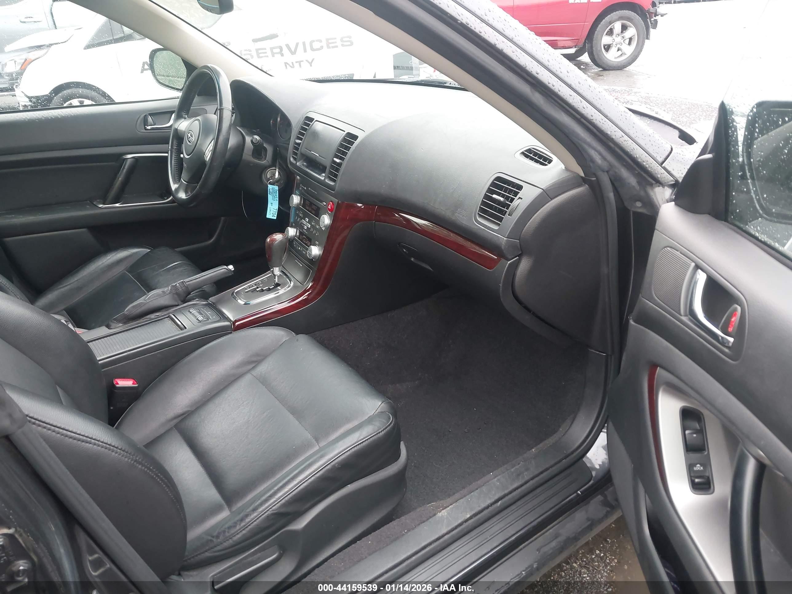 SUBARU OUTBACK image 5