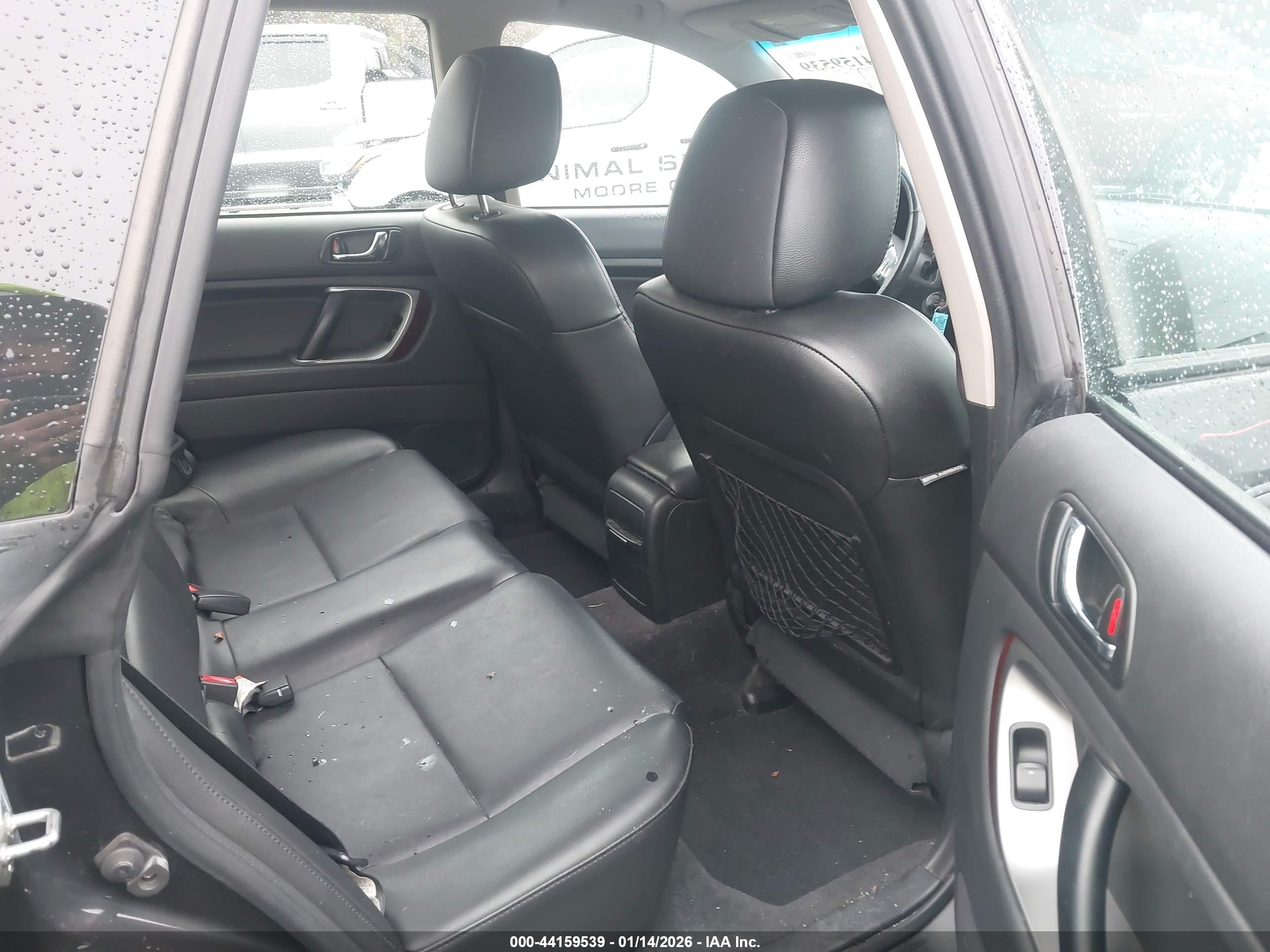 SUBARU OUTBACK image 8