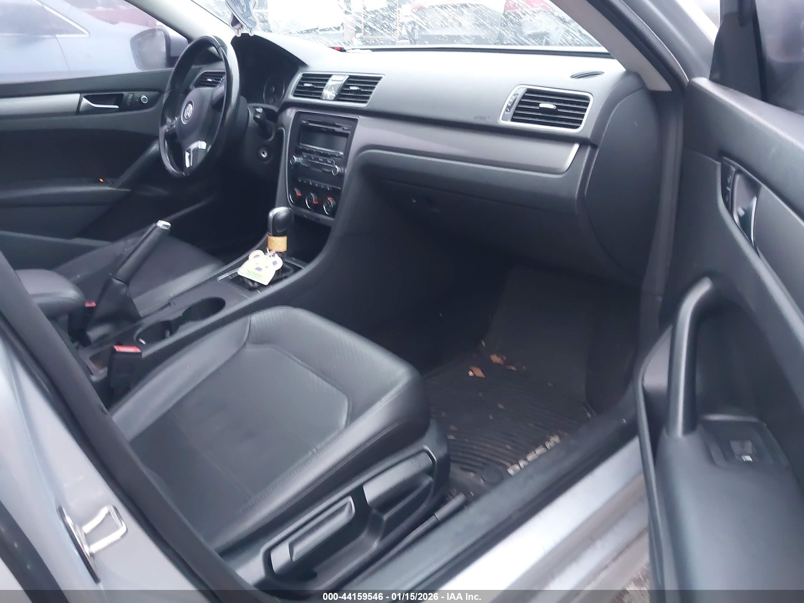 VOLKSWAGEN PASSAT image 5