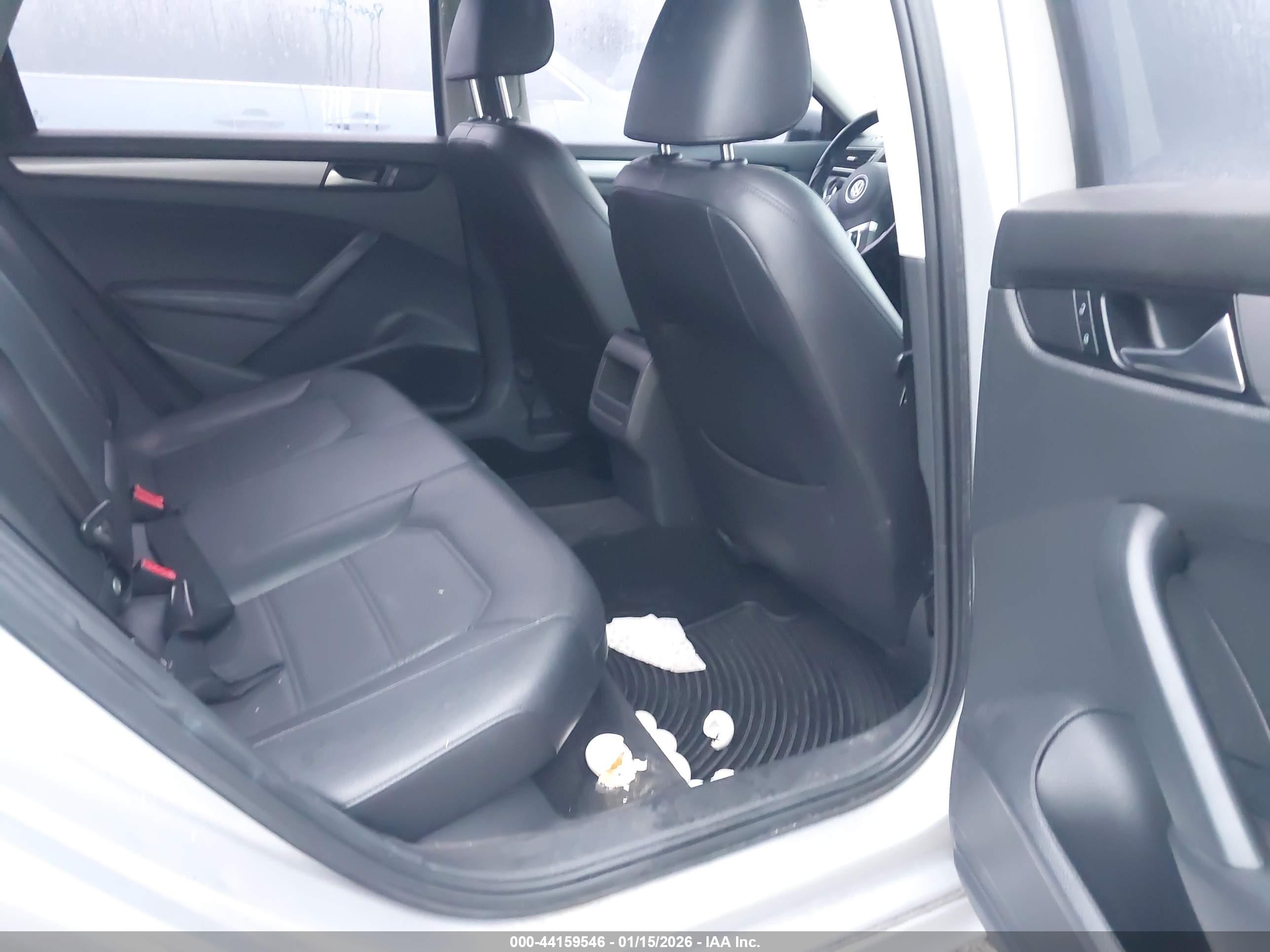 VOLKSWAGEN PASSAT image 8