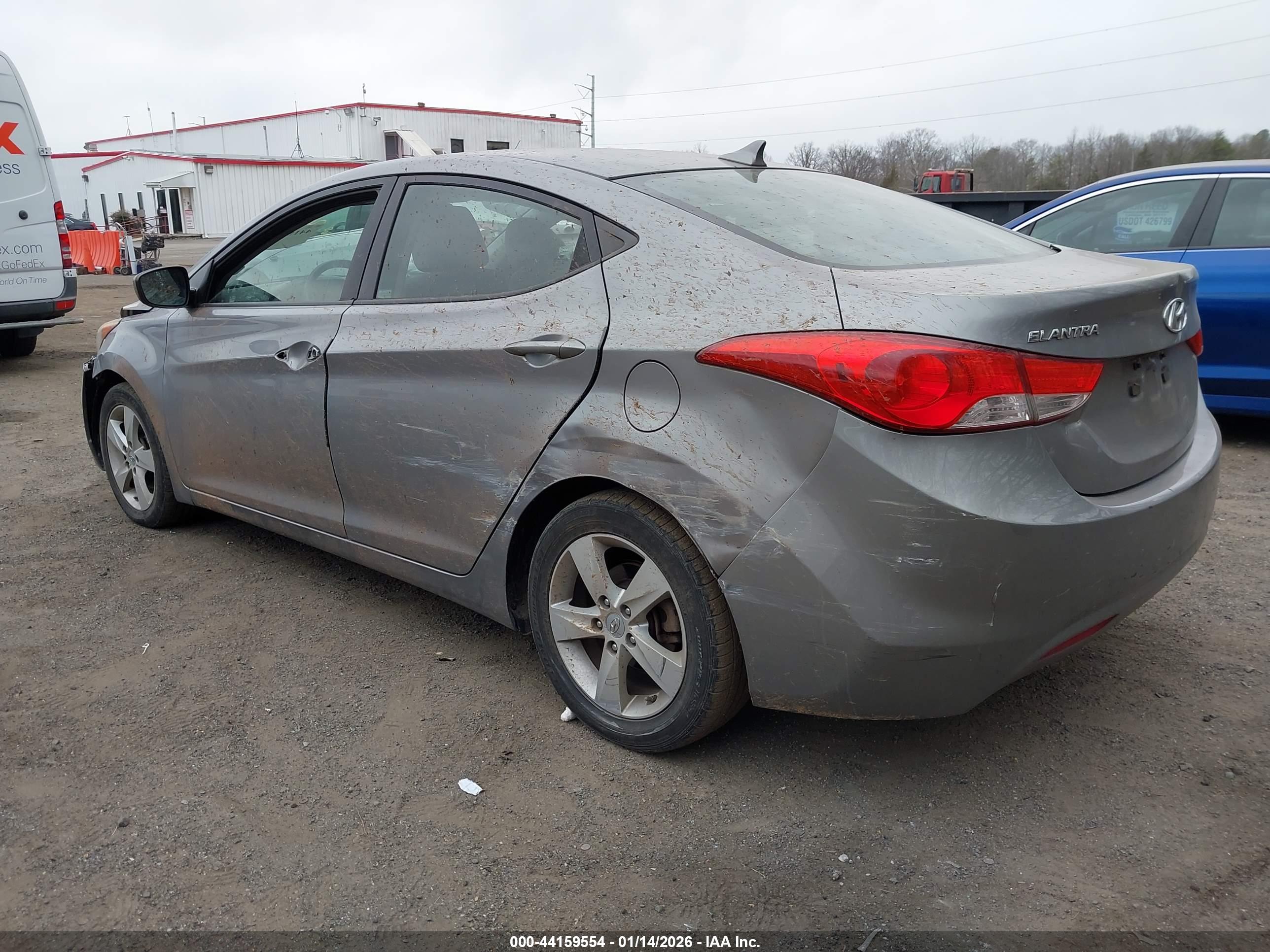 HYUNDAI ELANTRA image 3