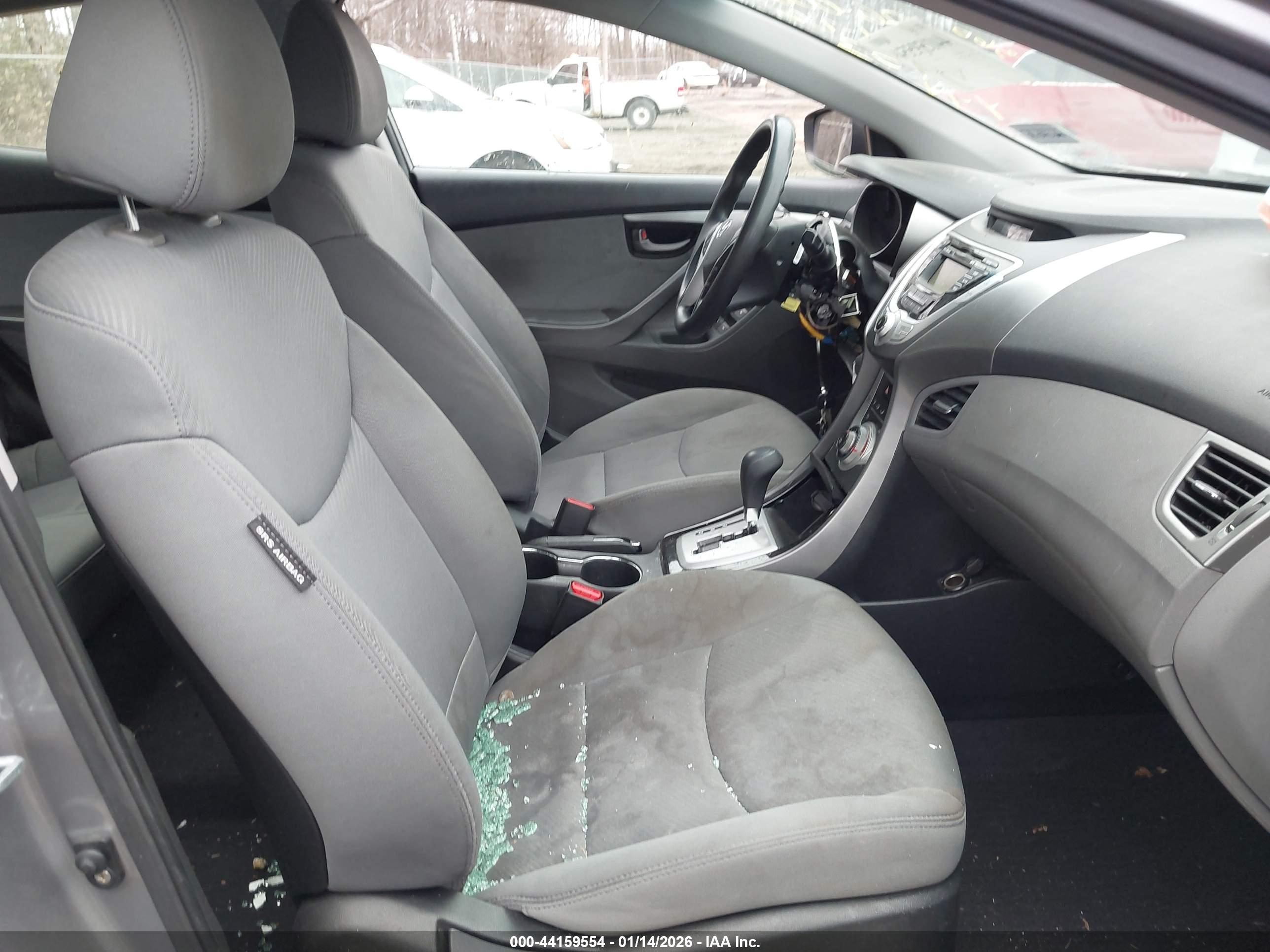 HYUNDAI ELANTRA image 5
