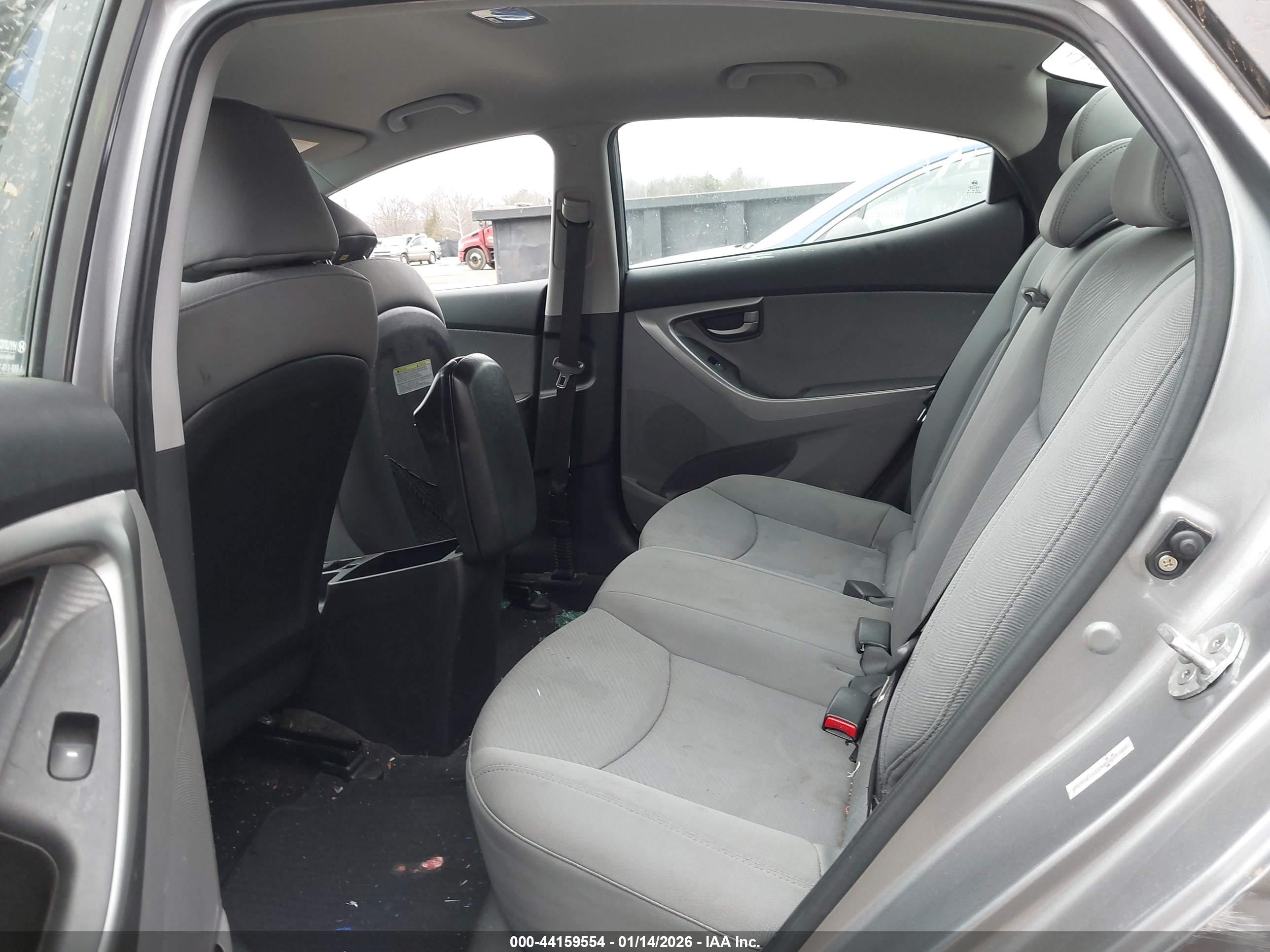 HYUNDAI ELANTRA image 8