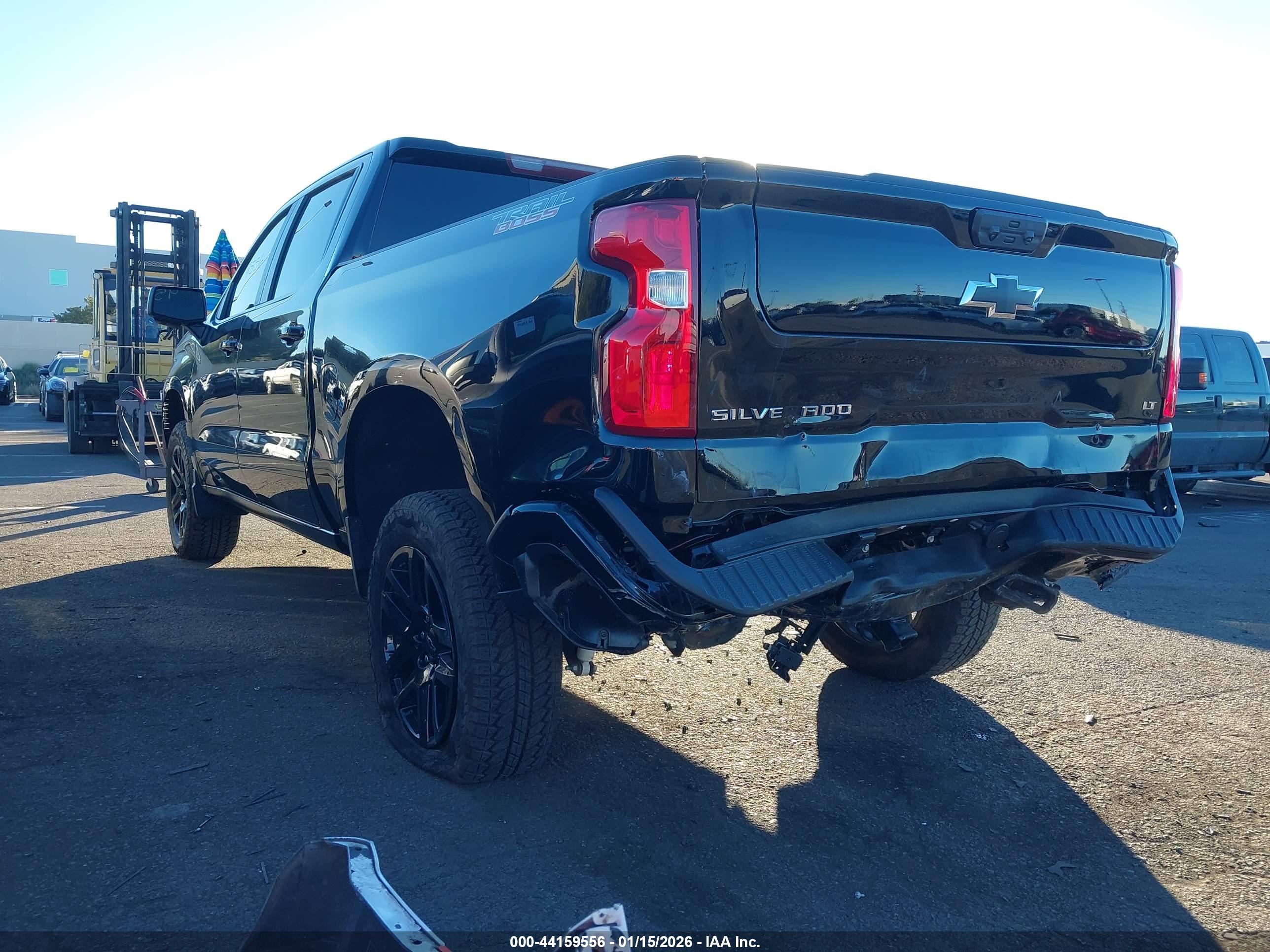 CHEVROLET SILVERADO image 3