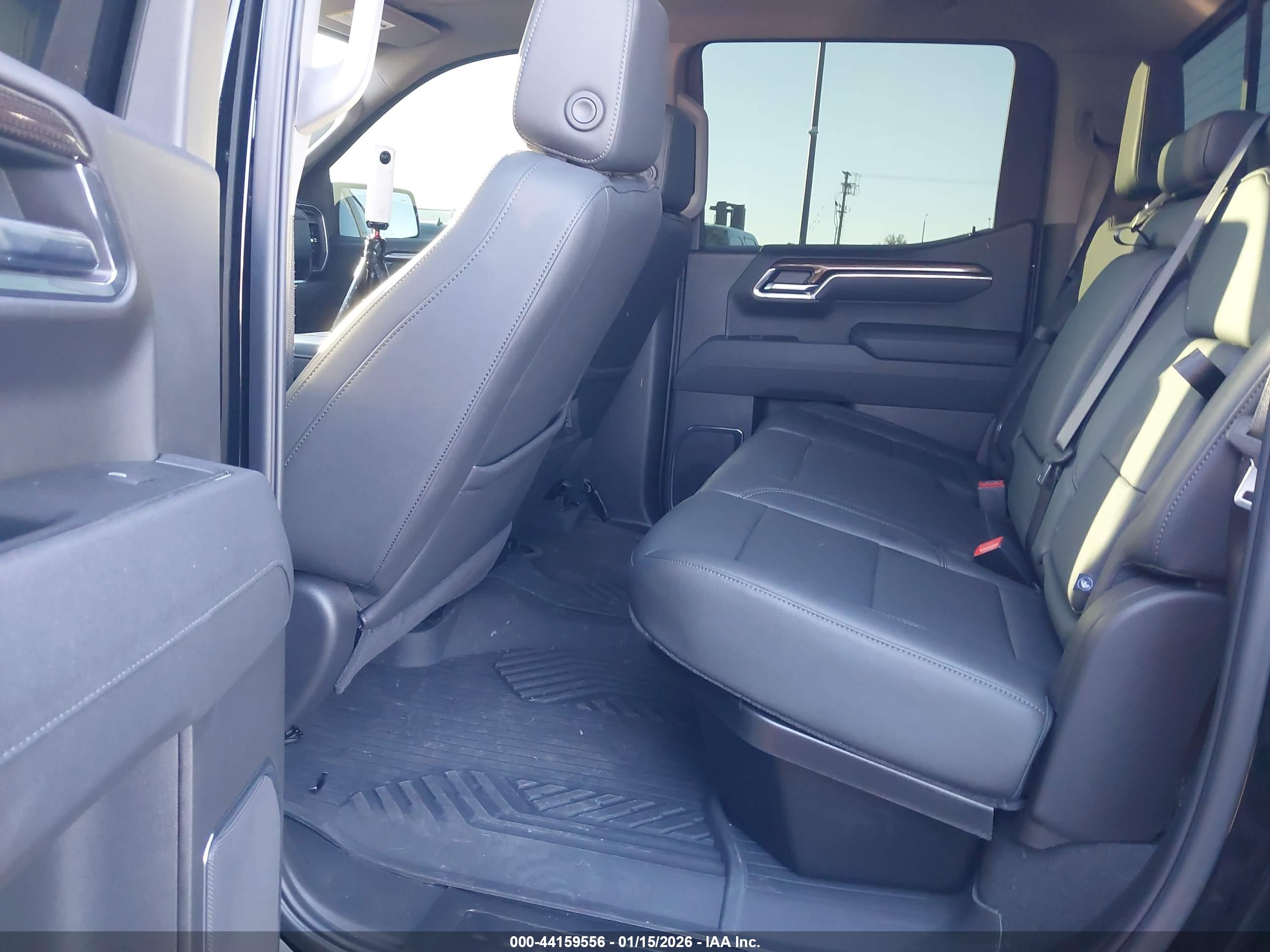 CHEVROLET SILVERADO image 8