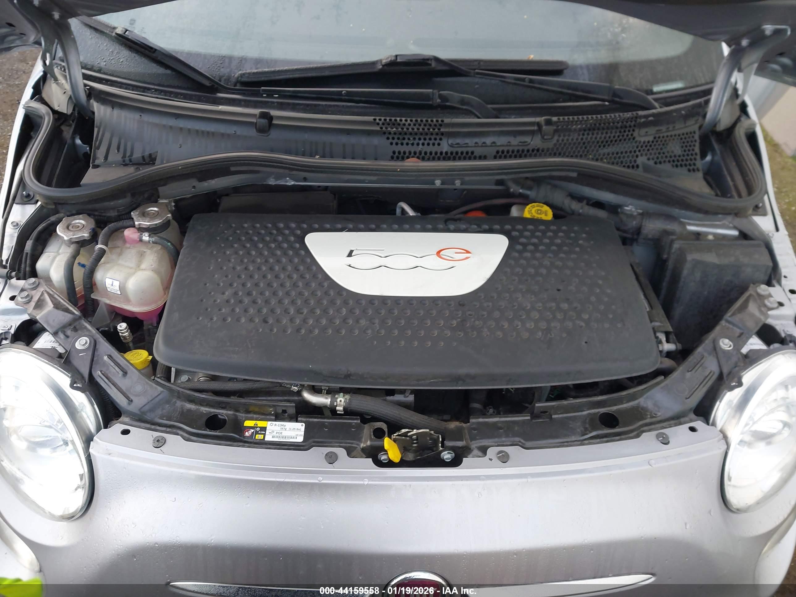 FIAT 500E image 10