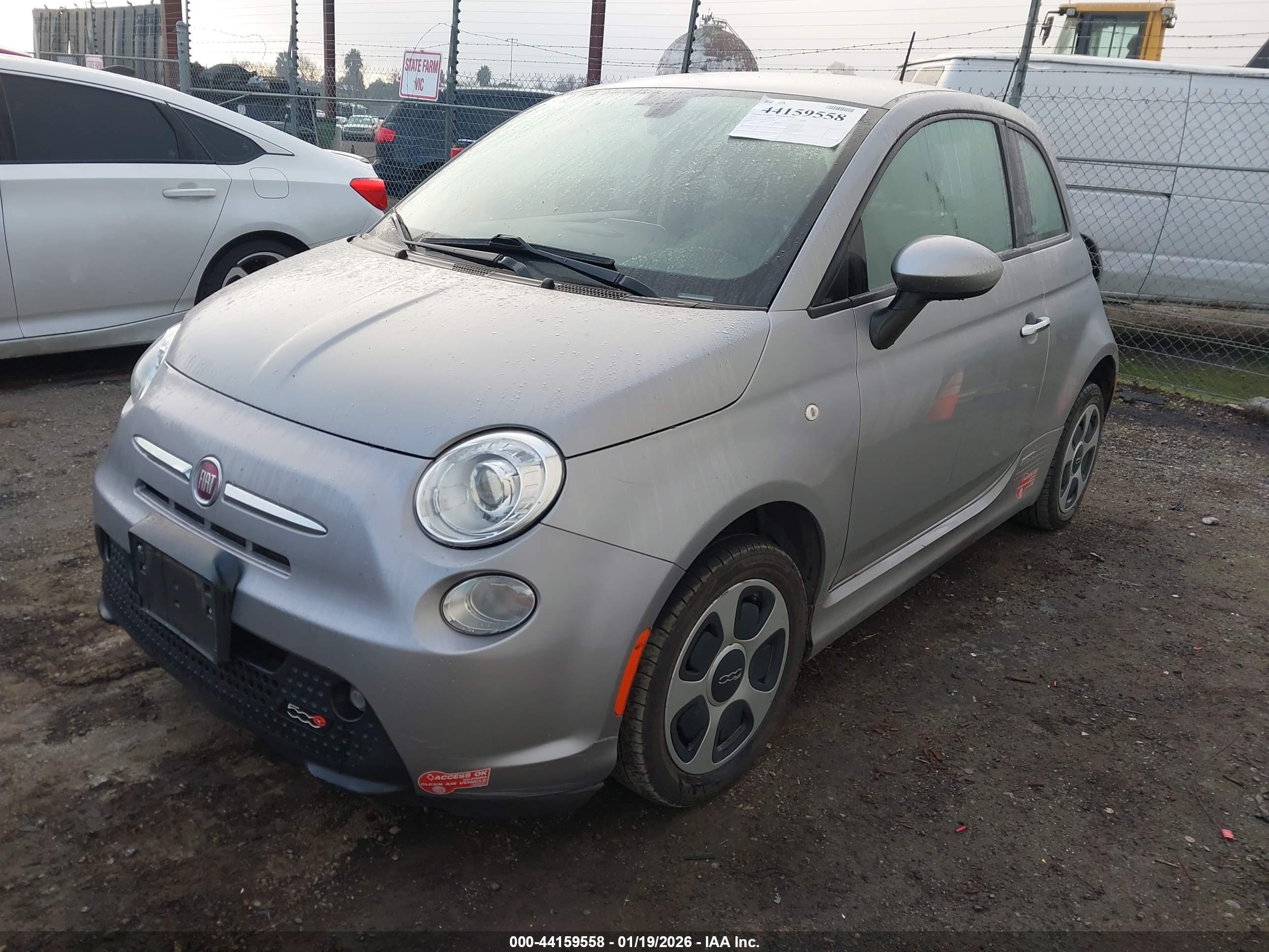 FIAT 500E image 2