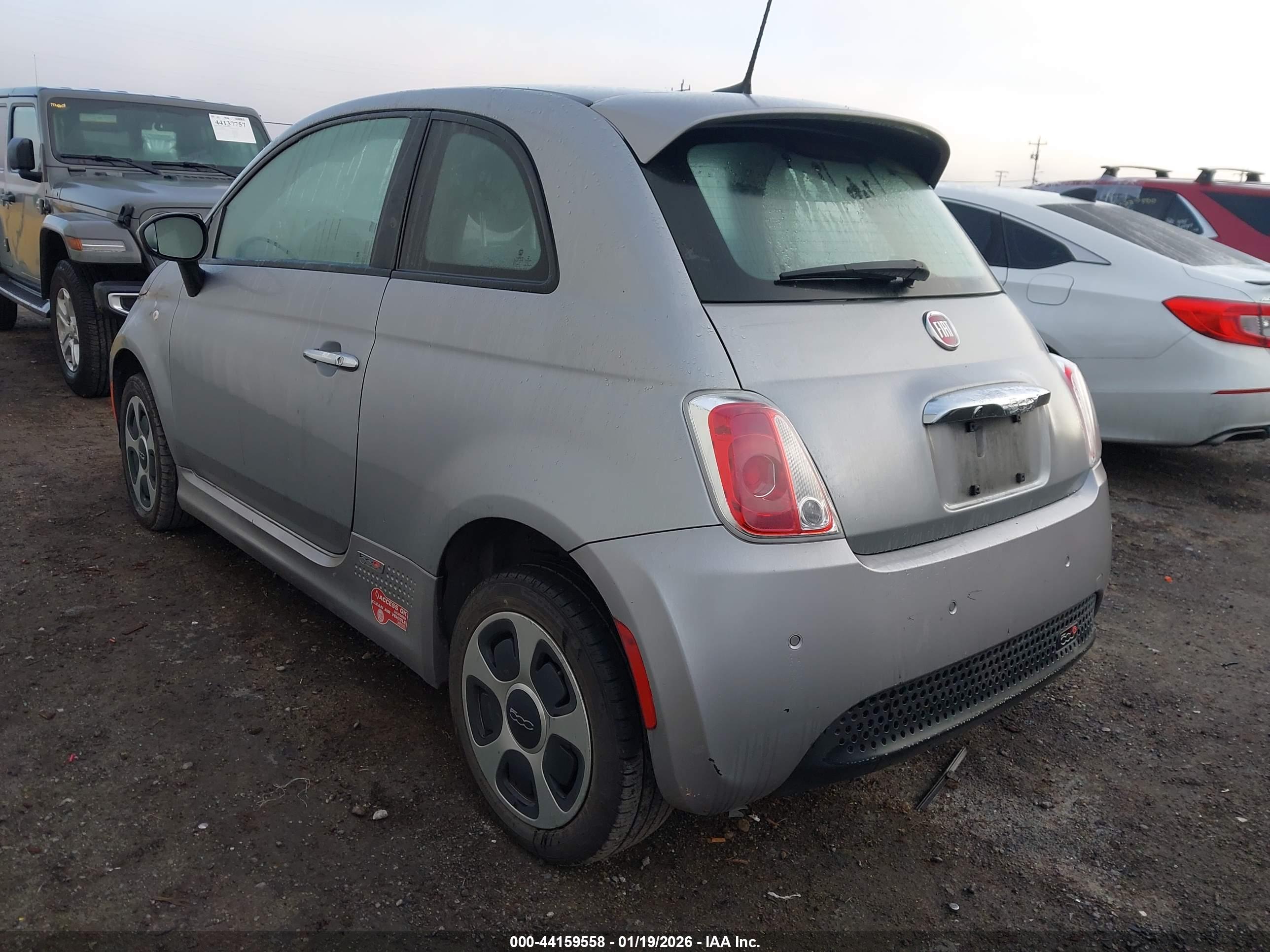 FIAT 500E image 3