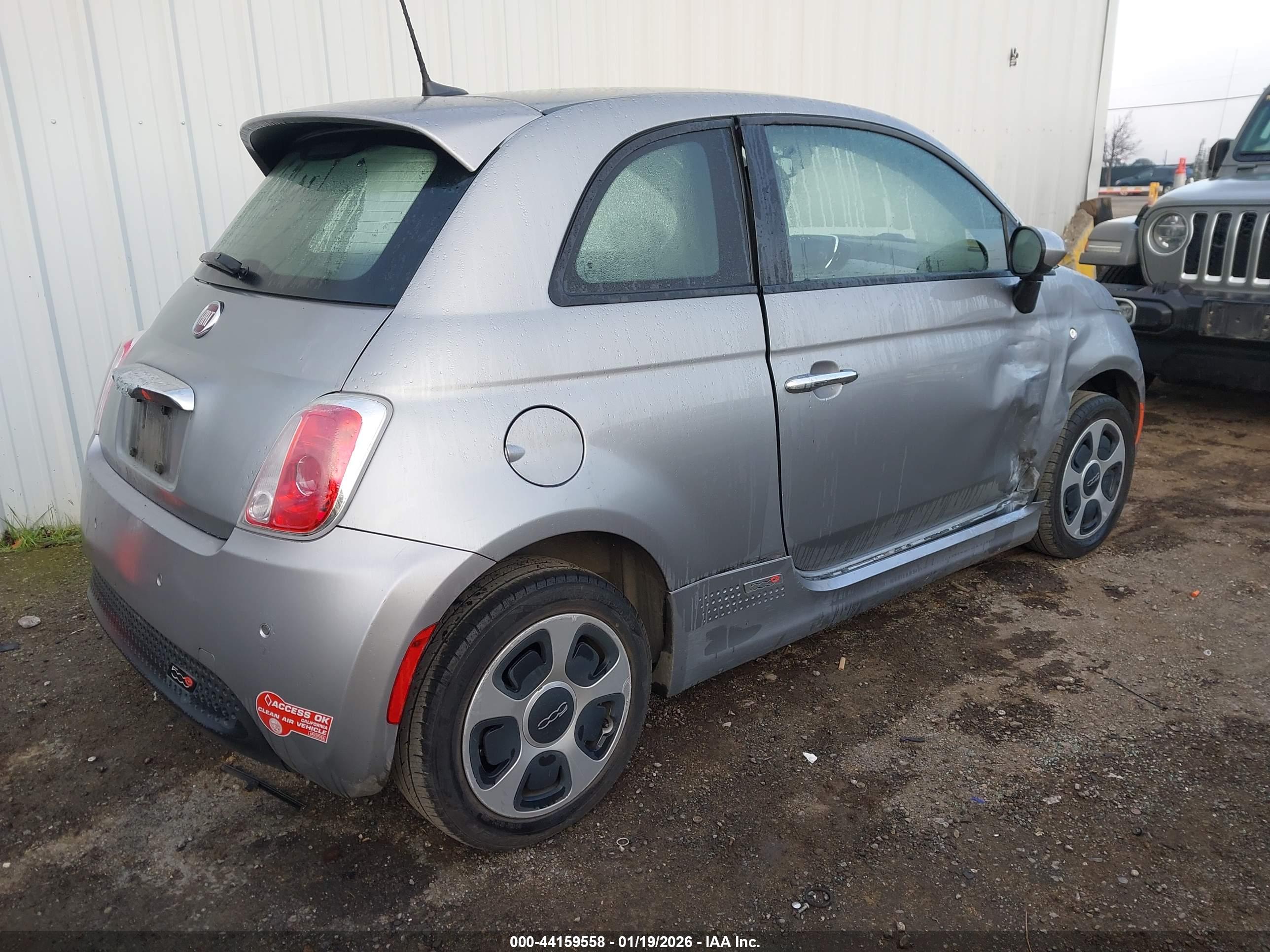 FIAT 500E image 4