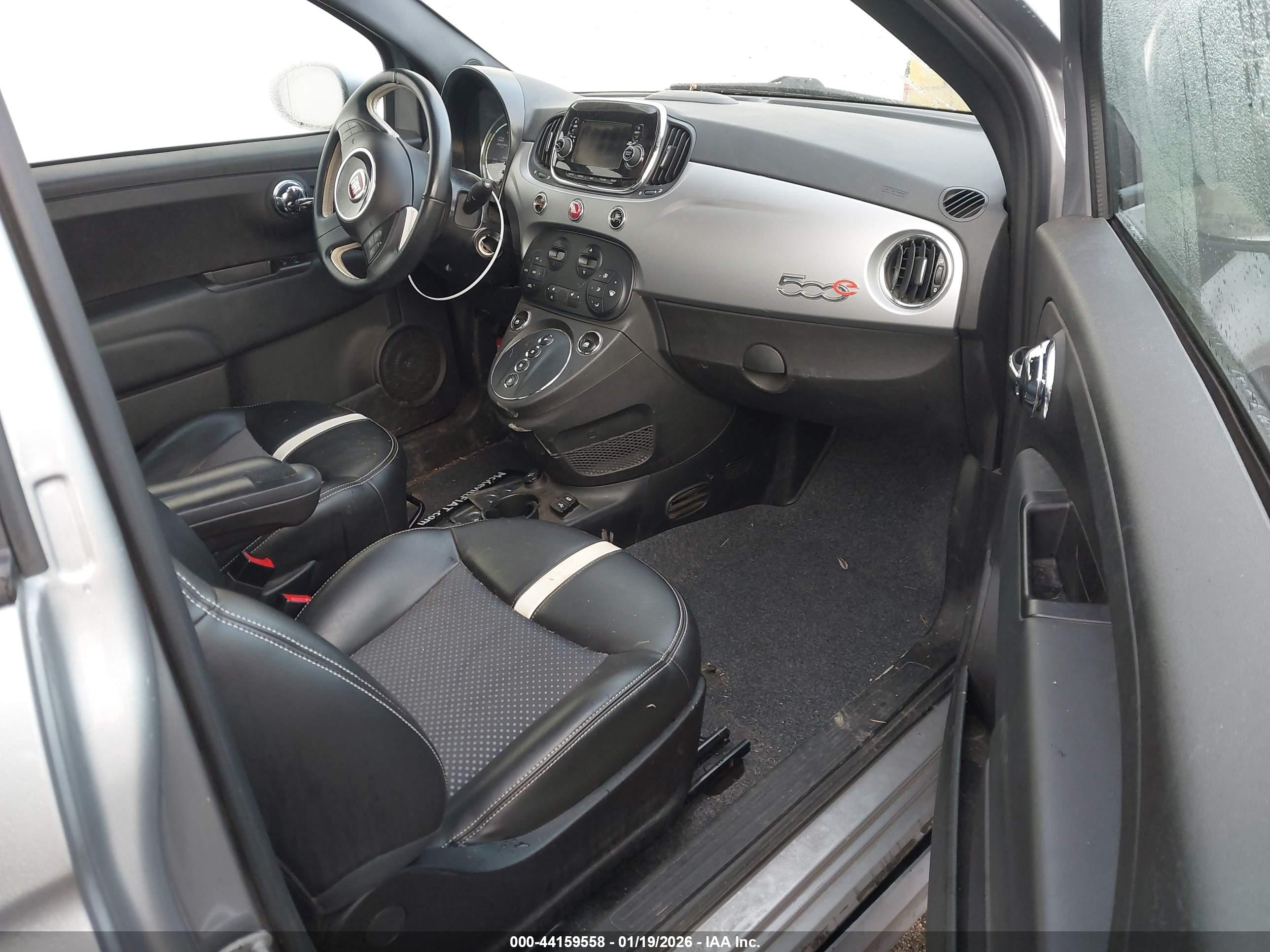 FIAT 500E image 5
