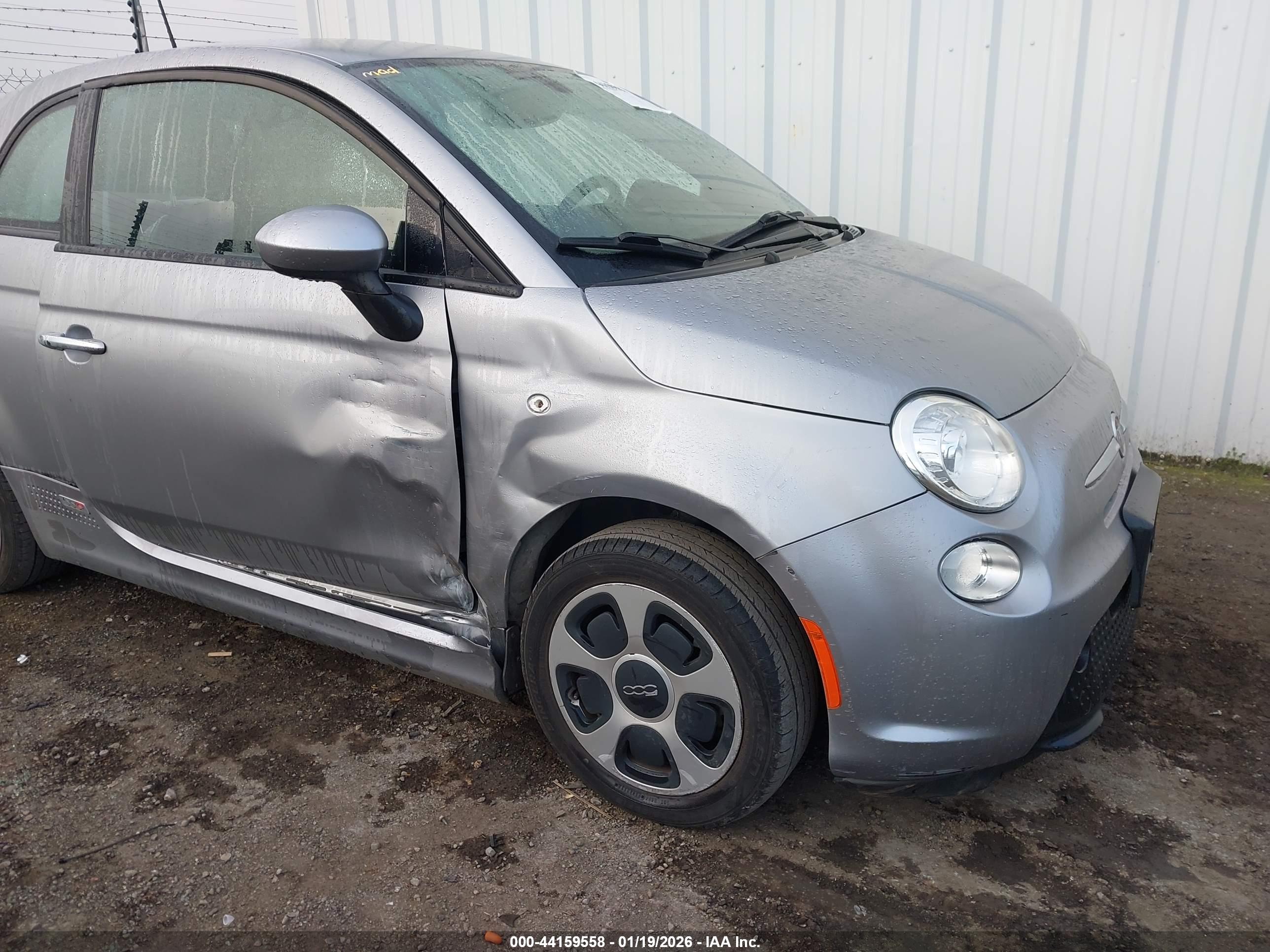 FIAT 500E image 6