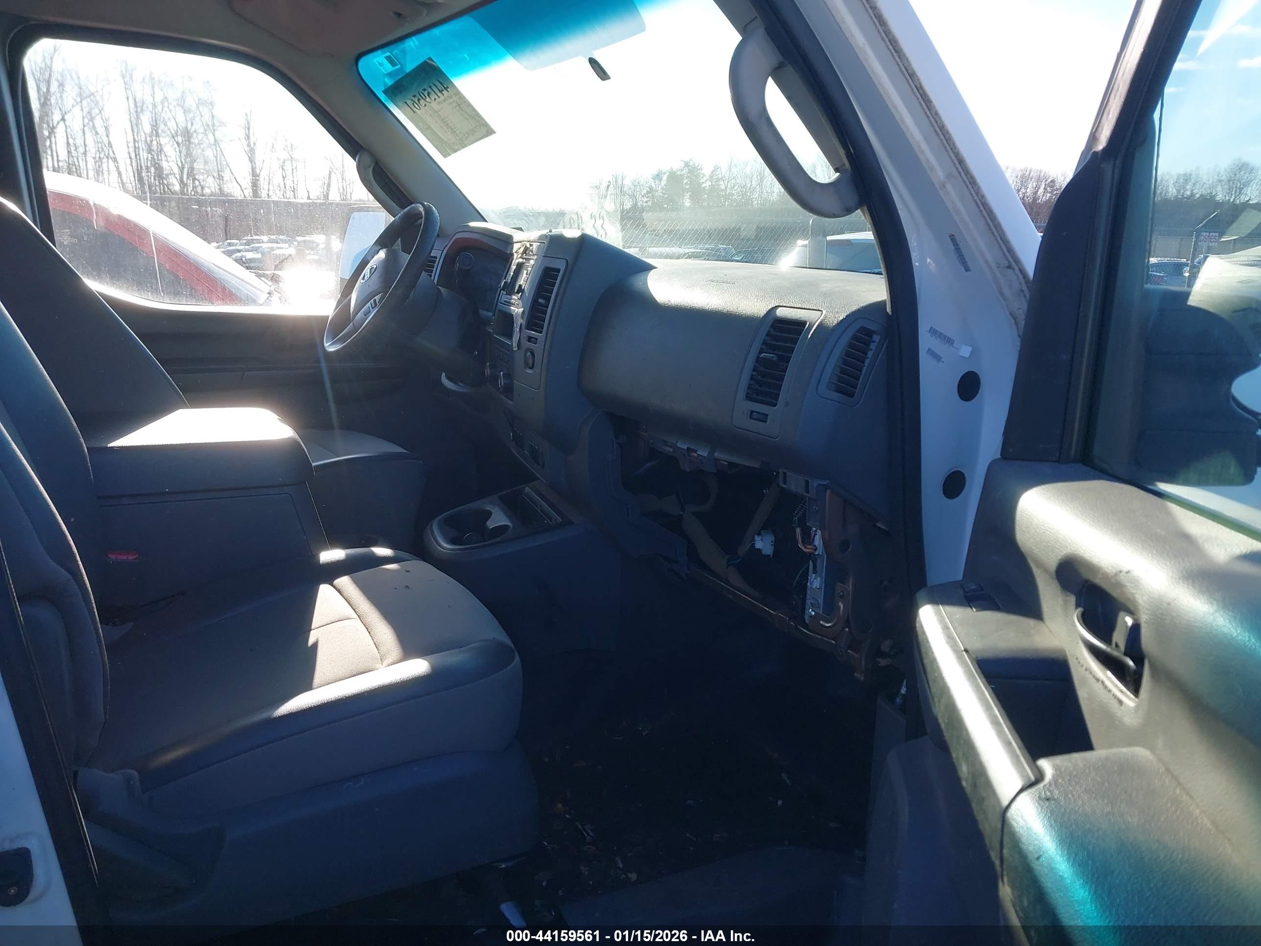 NISSAN NV image 5