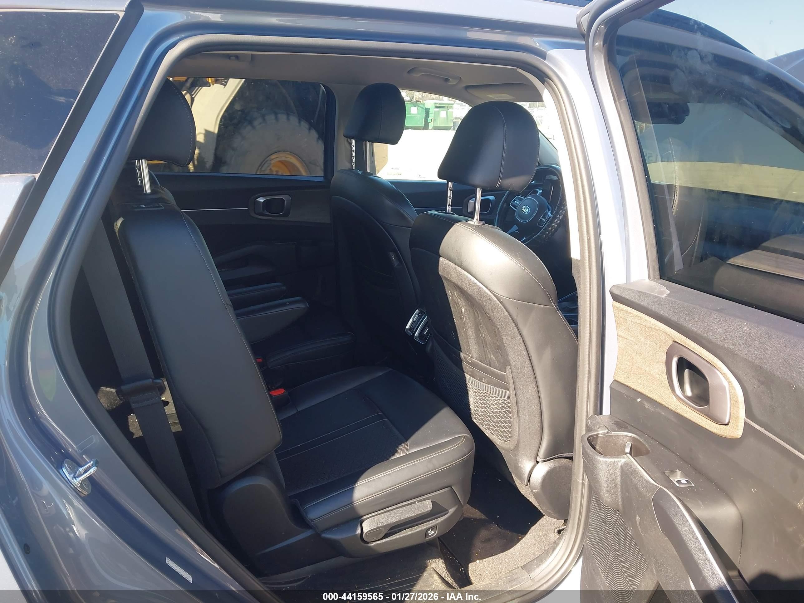 KIA SORENTO image 8