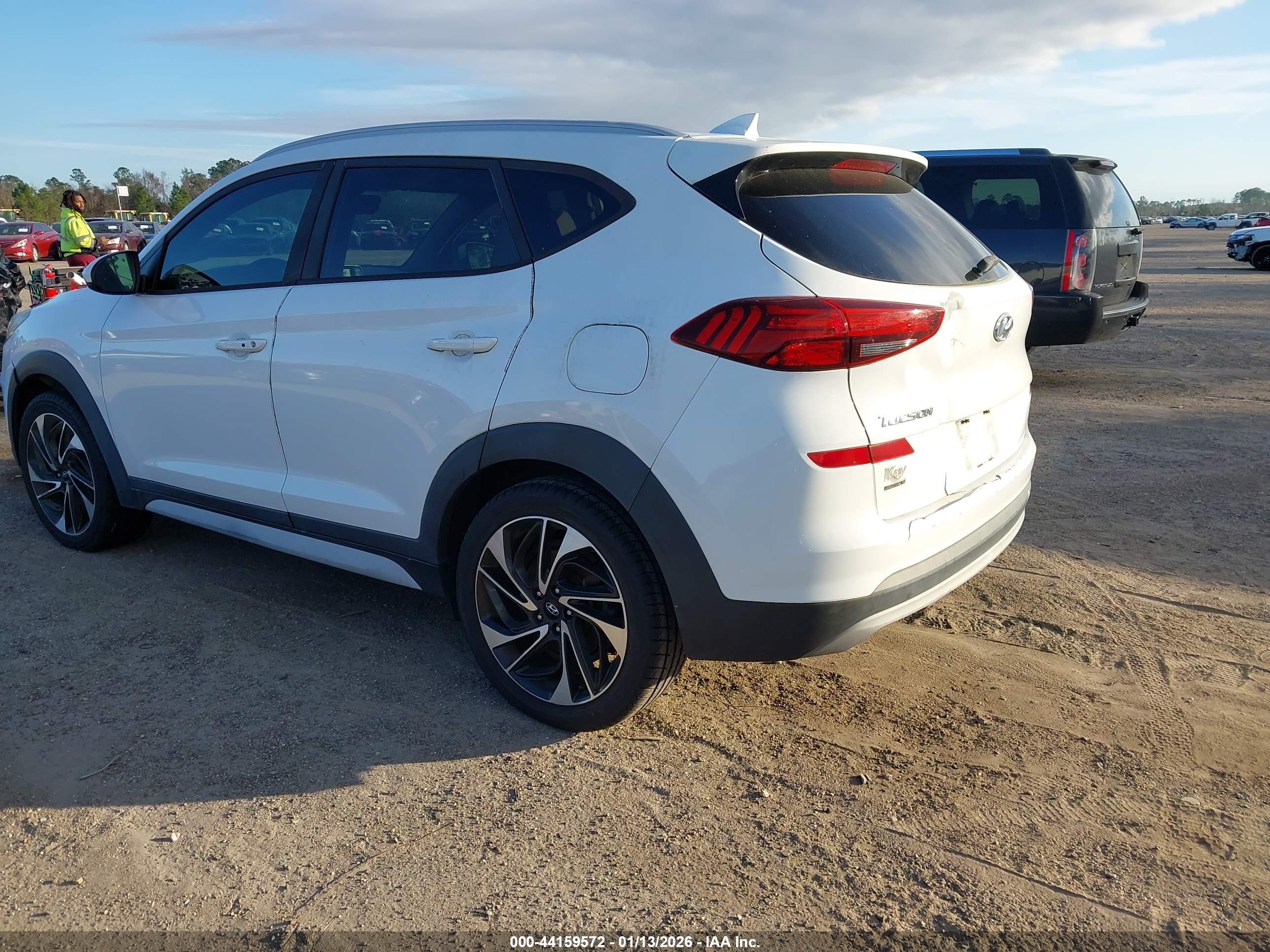 HYUNDAI TUCSON image 3