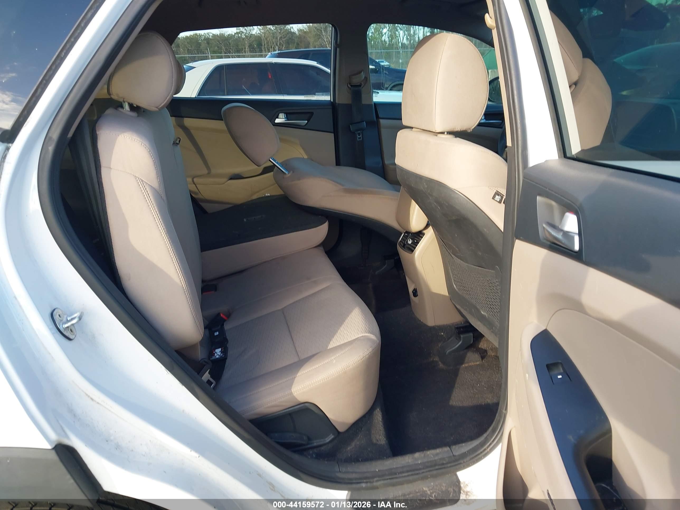 HYUNDAI TUCSON image 8