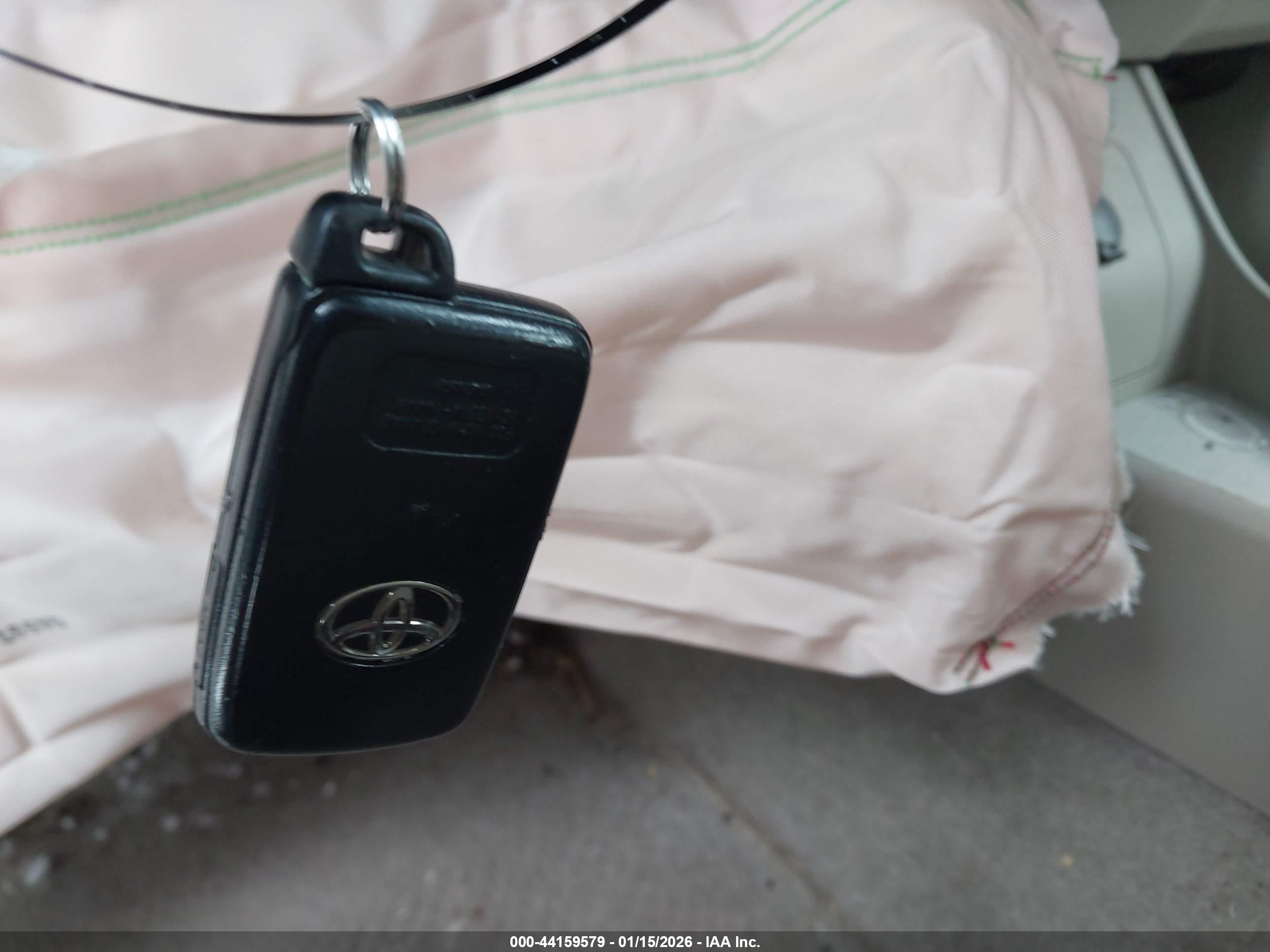 TOYOTA PRIUS image 11