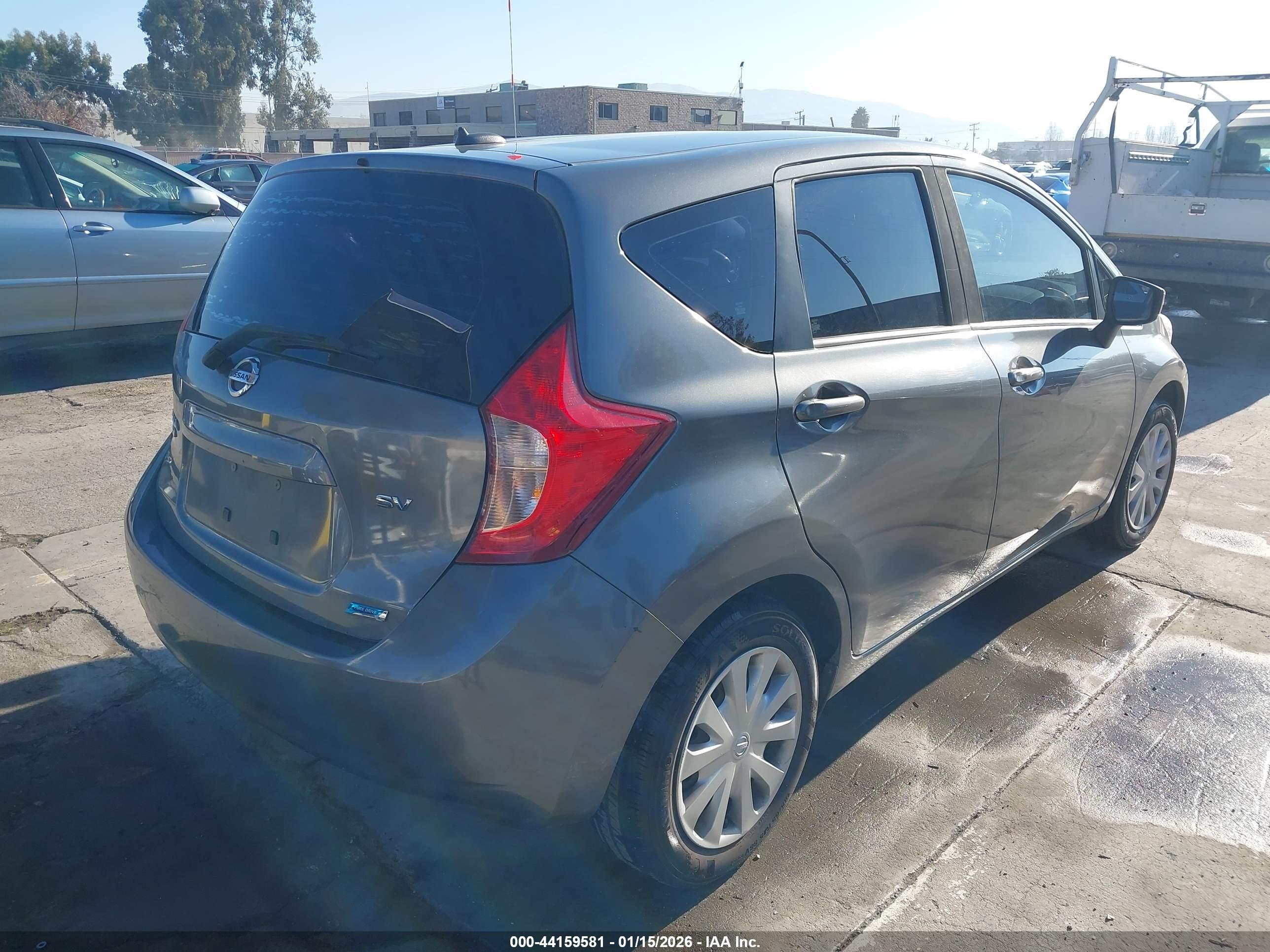NISSAN VERSA image 4