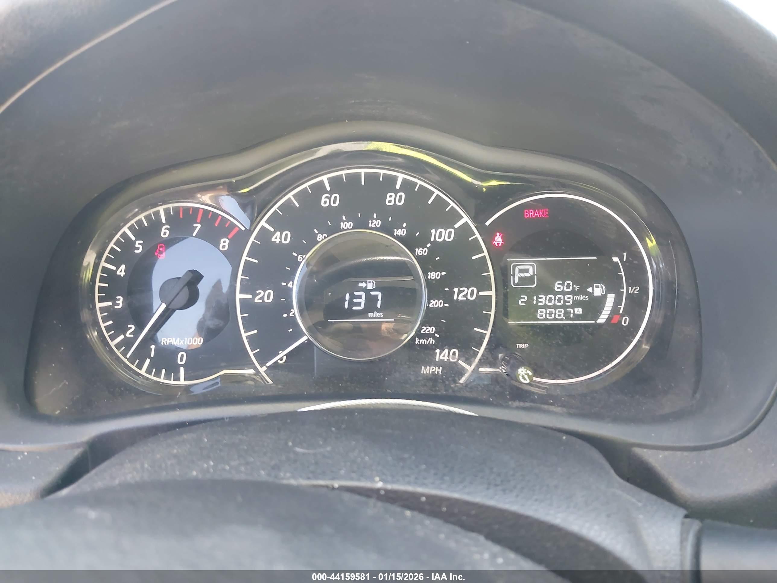 NISSAN VERSA image 7