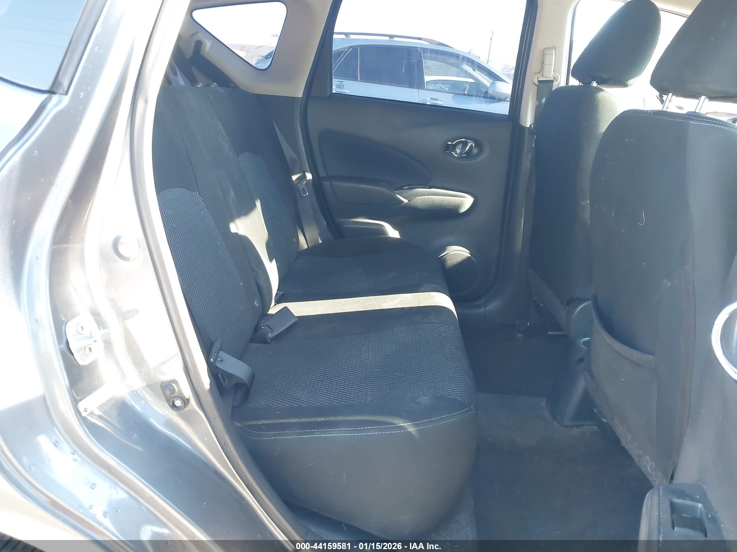 NISSAN VERSA image 8