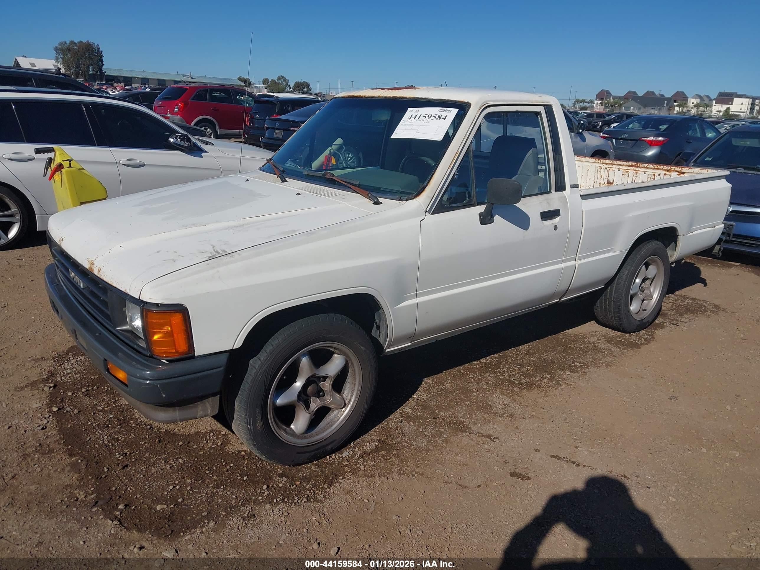 TOYOTA PICKUP image 2