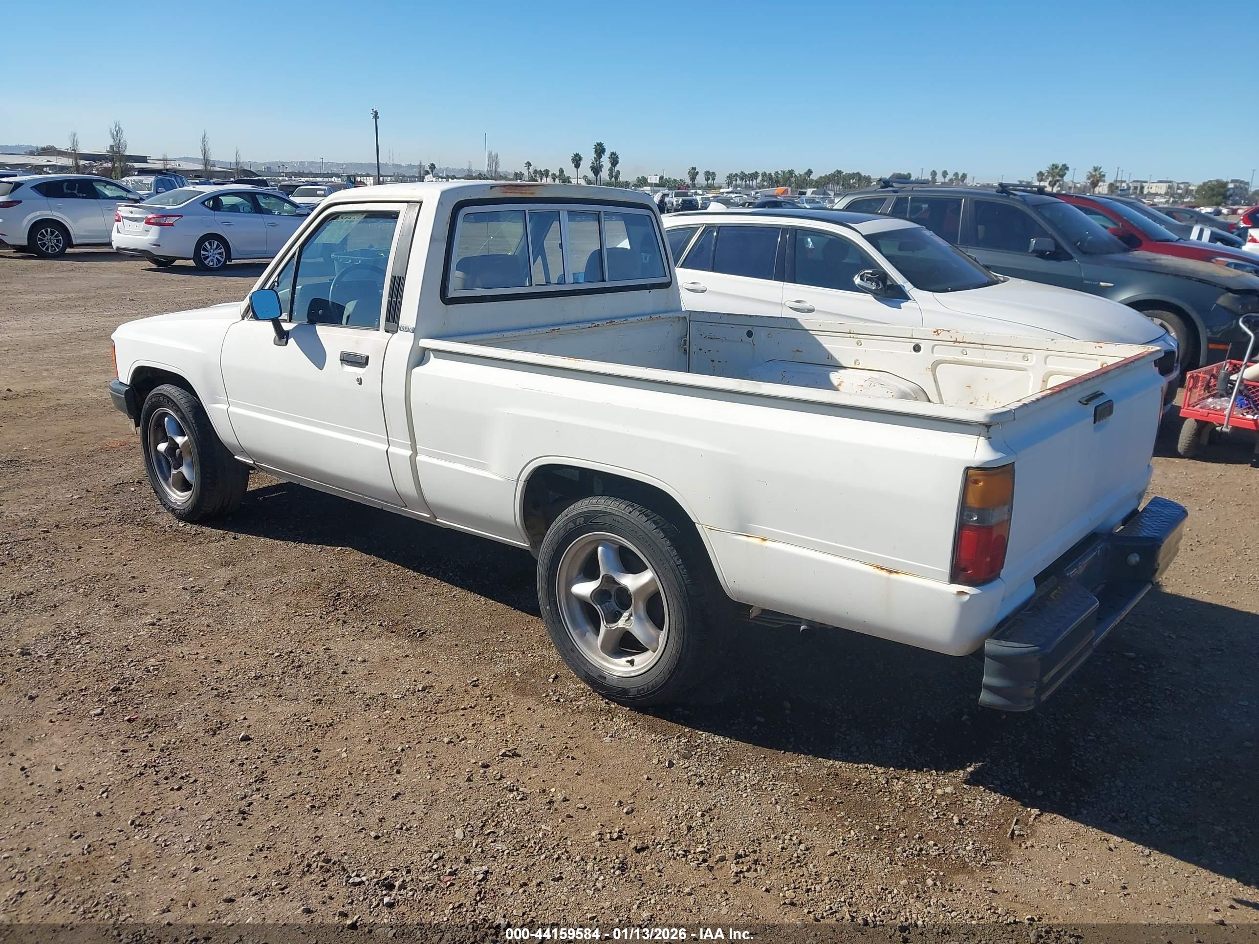 TOYOTA PICKUP image 3