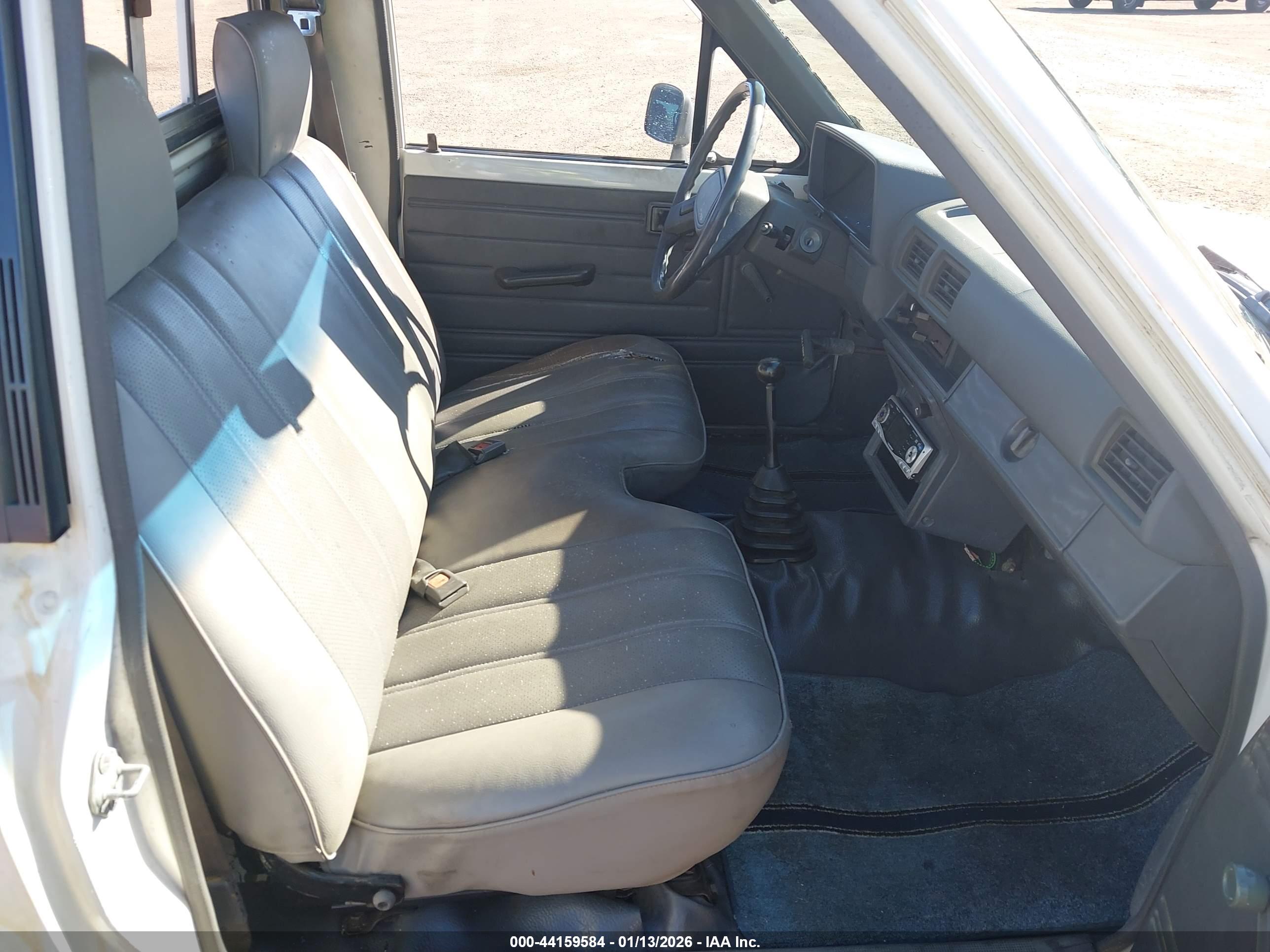TOYOTA PICKUP image 5