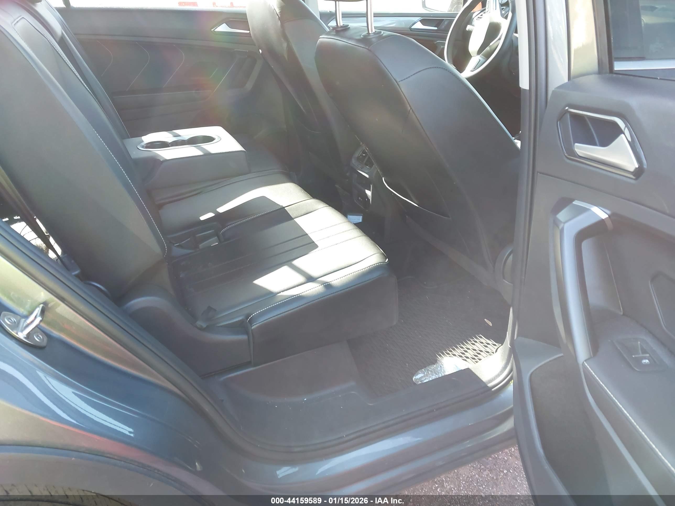 VOLKSWAGEN TIGUAN image 8
