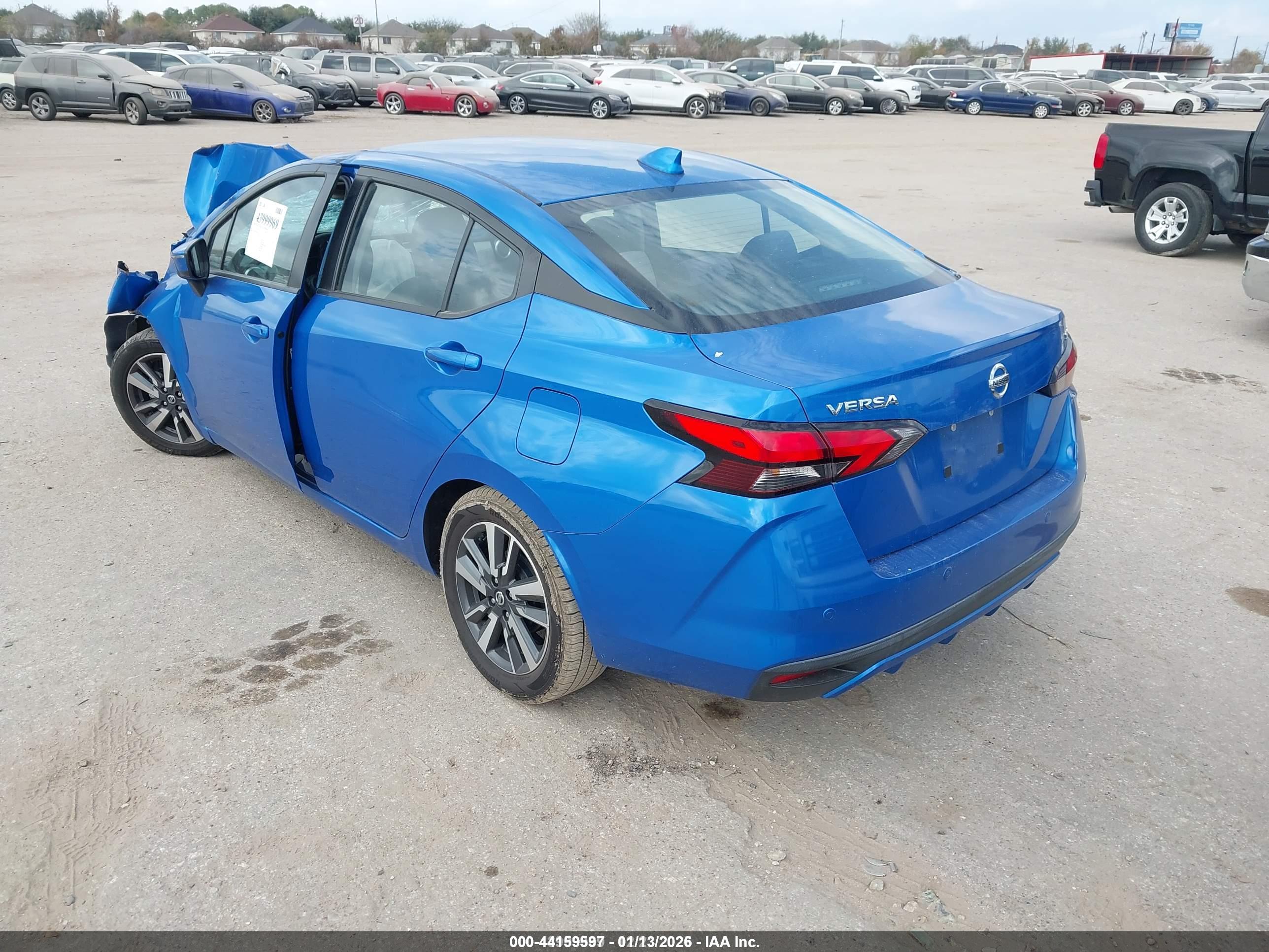 NISSAN VERSA image 3