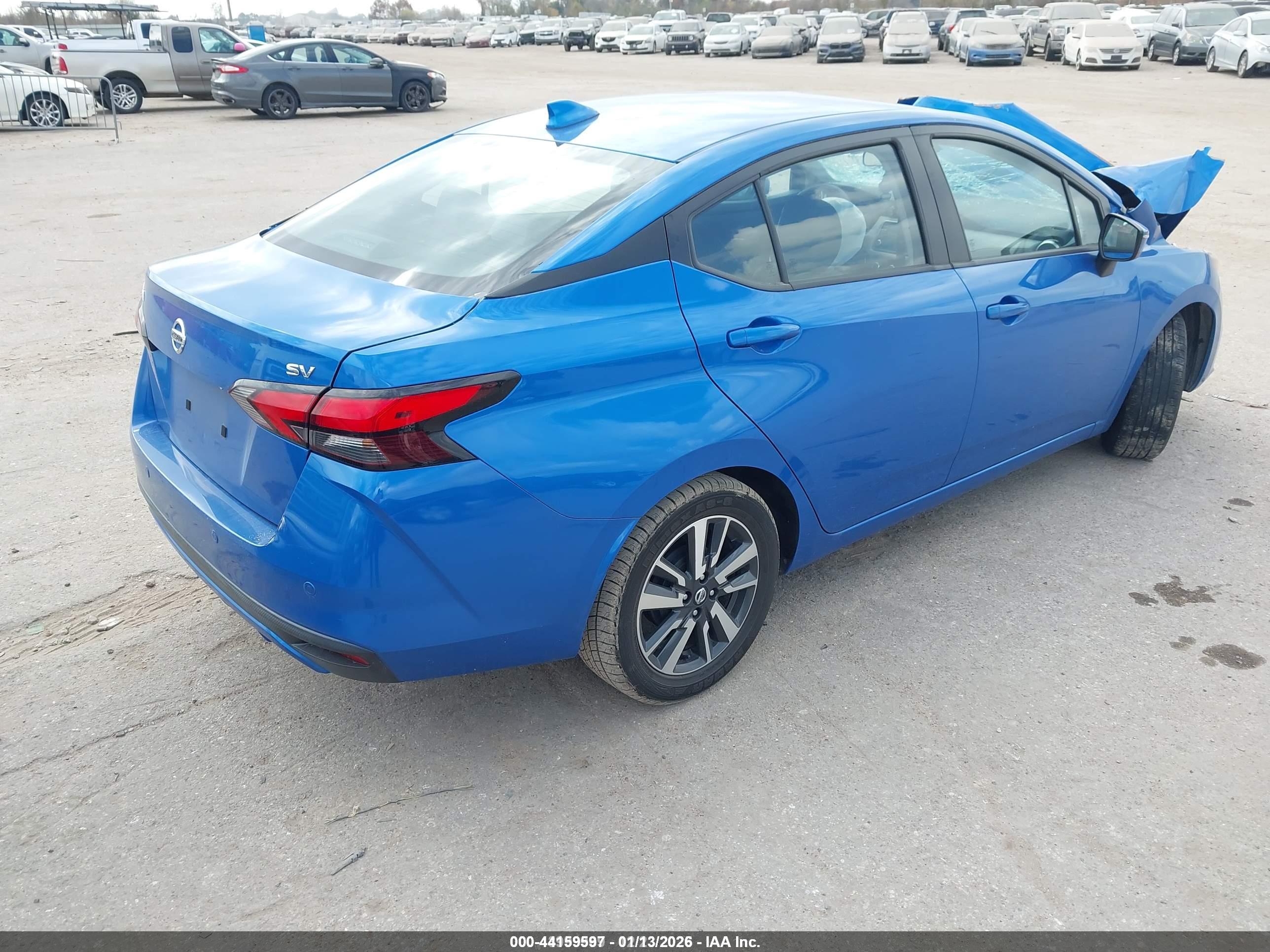 NISSAN VERSA image 4