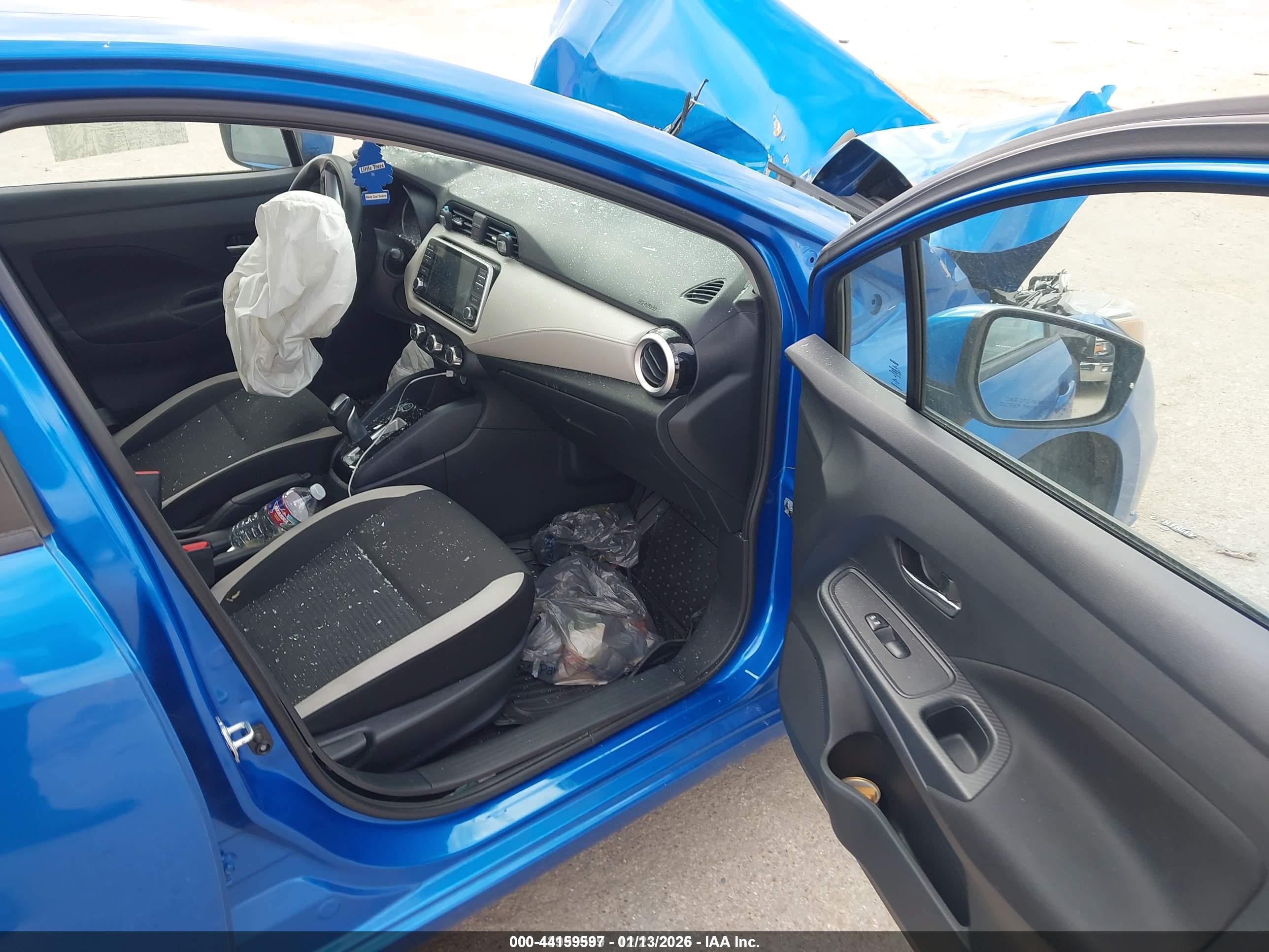 NISSAN VERSA image 5