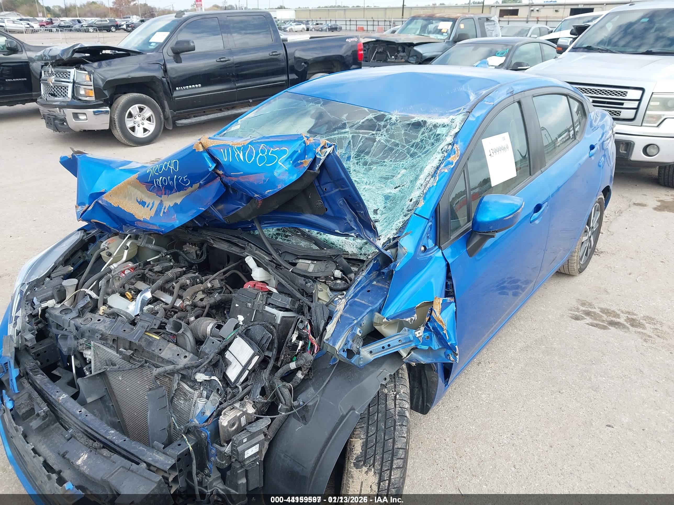 NISSAN VERSA image 6